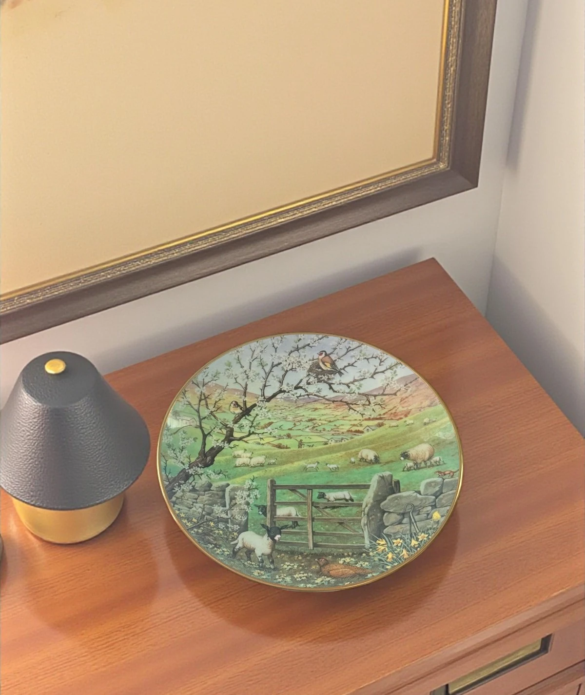 Royal Worcester – “Lambing Pastures” (1987) All Creatures Great and Small Serisi – Nisan Ayı