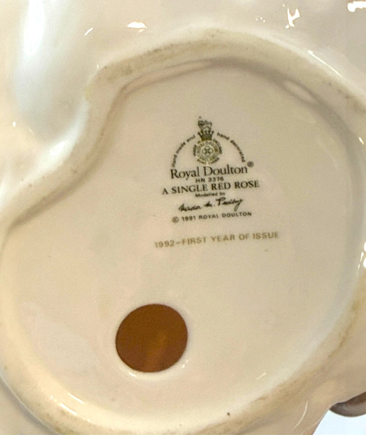 Royal Doulton “A Single Red Rose”  Porselen Figüt HN 3376 – İngiltere, 1992