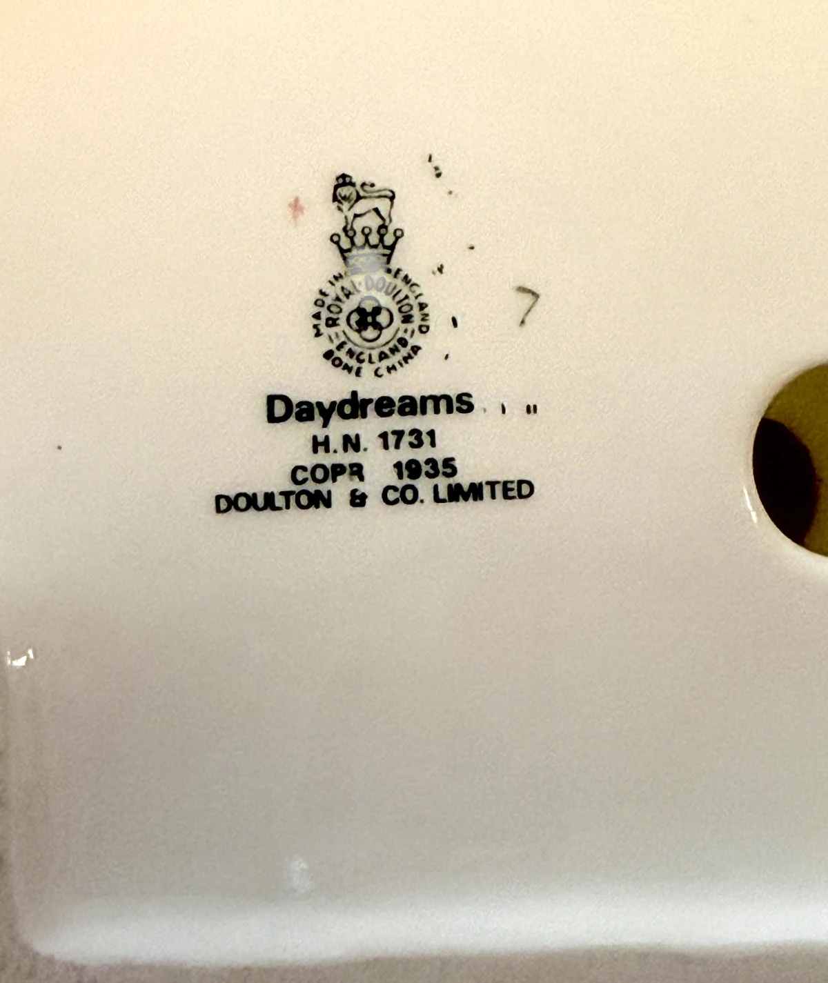 Royal Doulton – Porselen Figür  “Daydreams” (HN 1731, 1935)