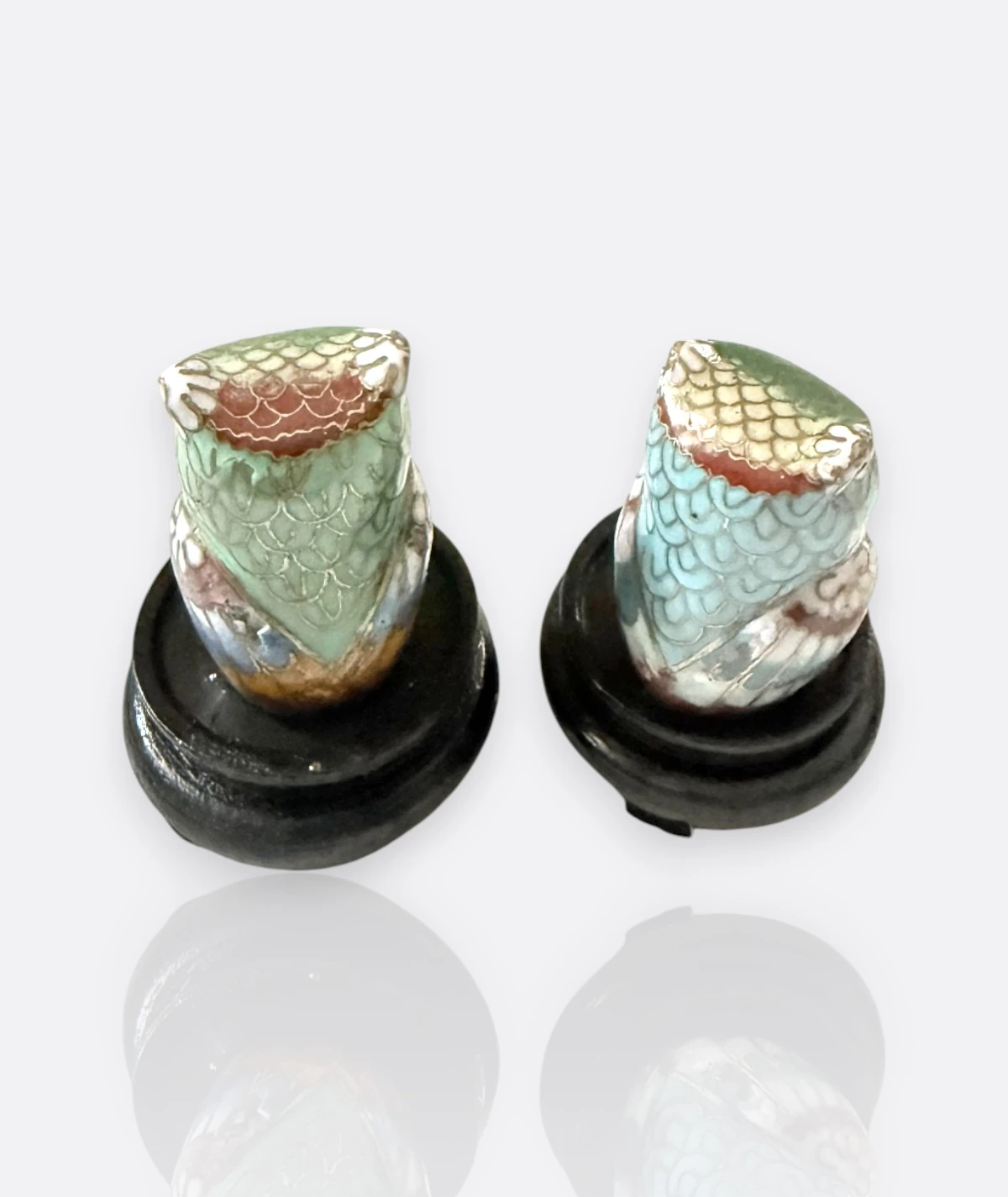 Cloisonné El İşçiliği Baykuş Biblo Seti – Klasik Çin Mine Sanatı (Ahşap Kaideli)