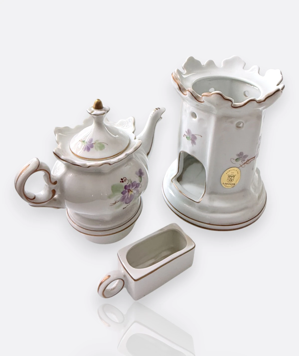 Limoges France Porselen Çaydanlık ve Isıtıcı Seti – El Boyaması Menekşe Desenli