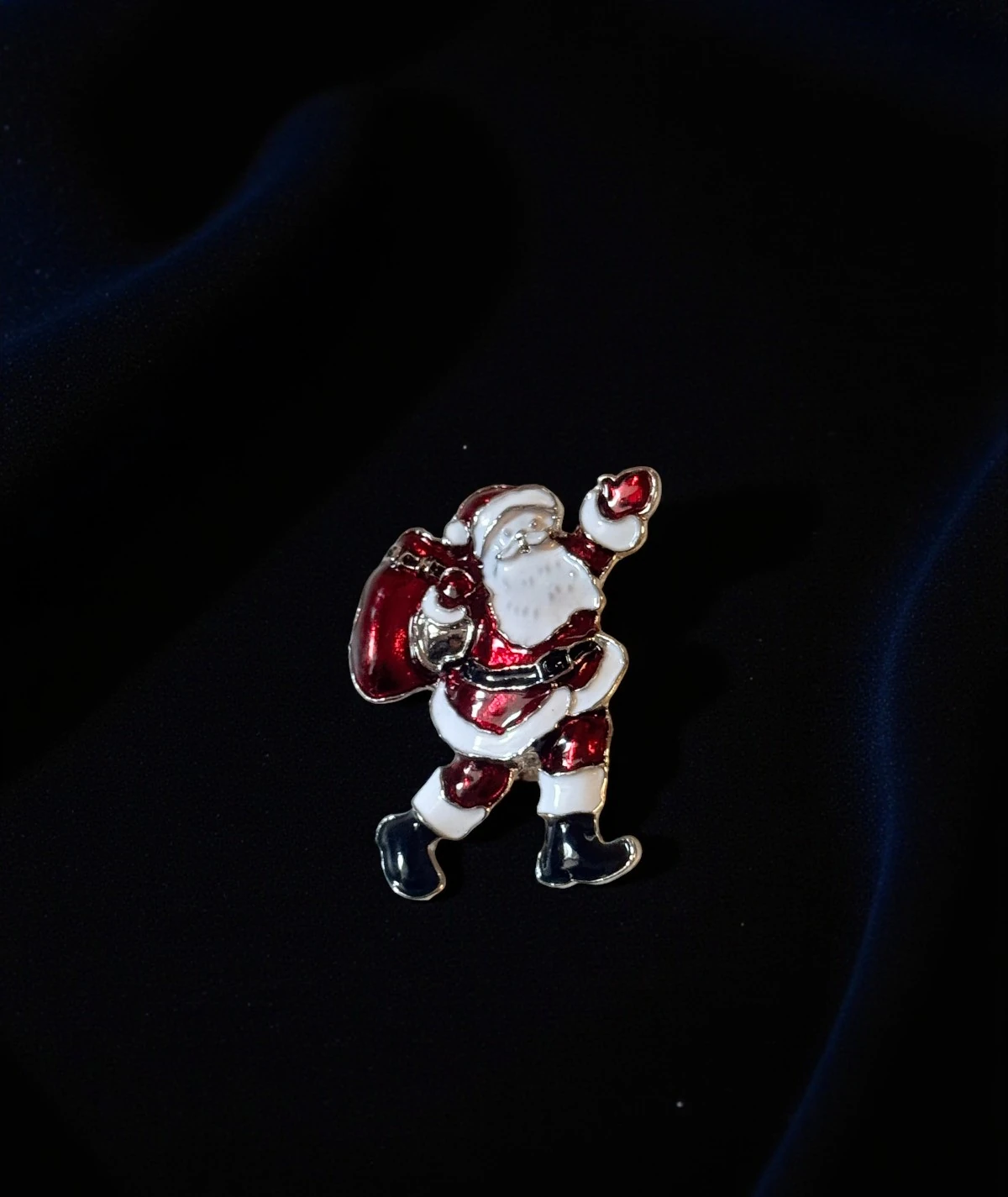 Vintage Noel Baba Broşu – 1980’ler Yılbaşı Koleksiyonu