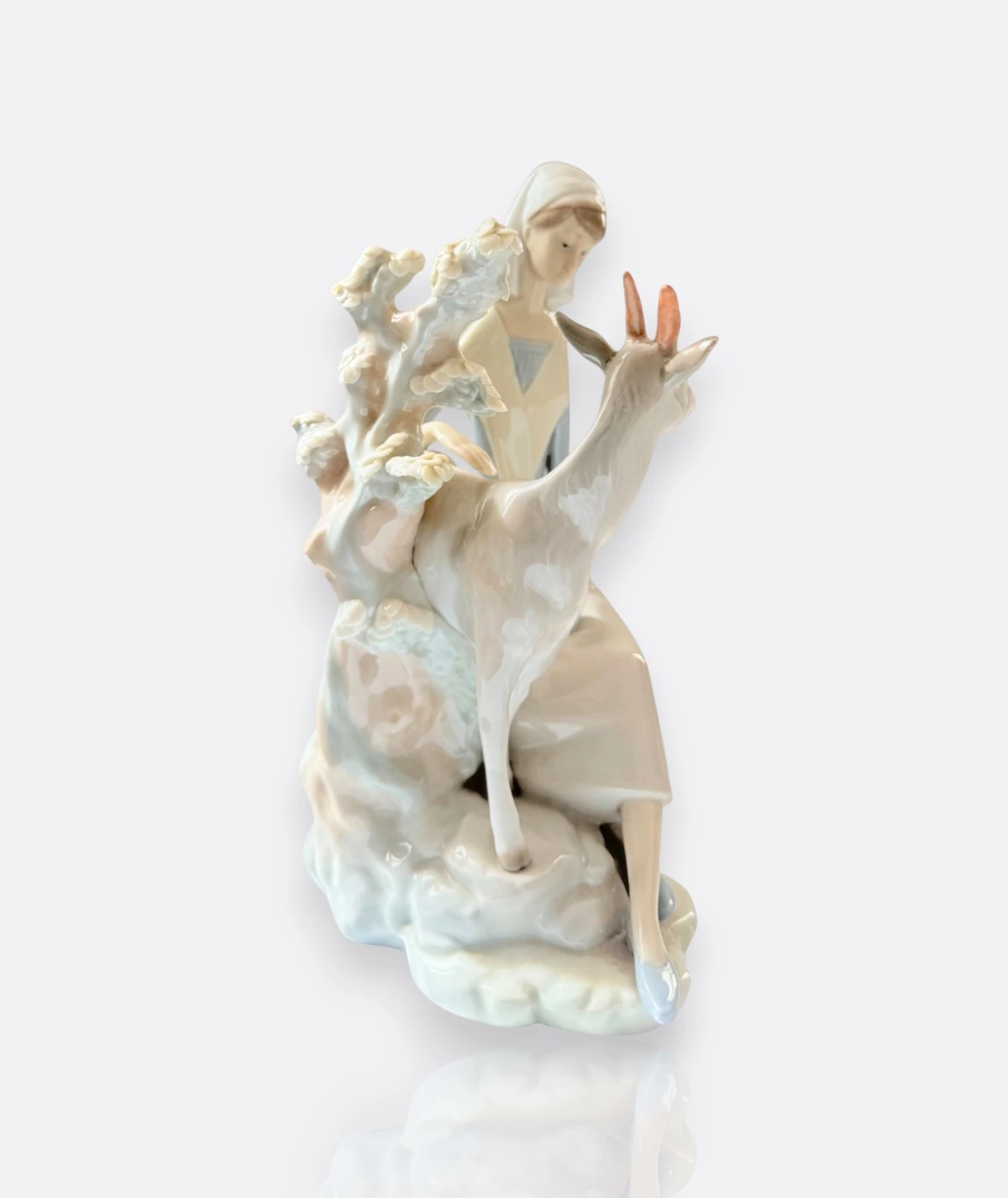 Lladró –  Porselen Figür “Shepherdess with Deer” (Spain, 1970s)