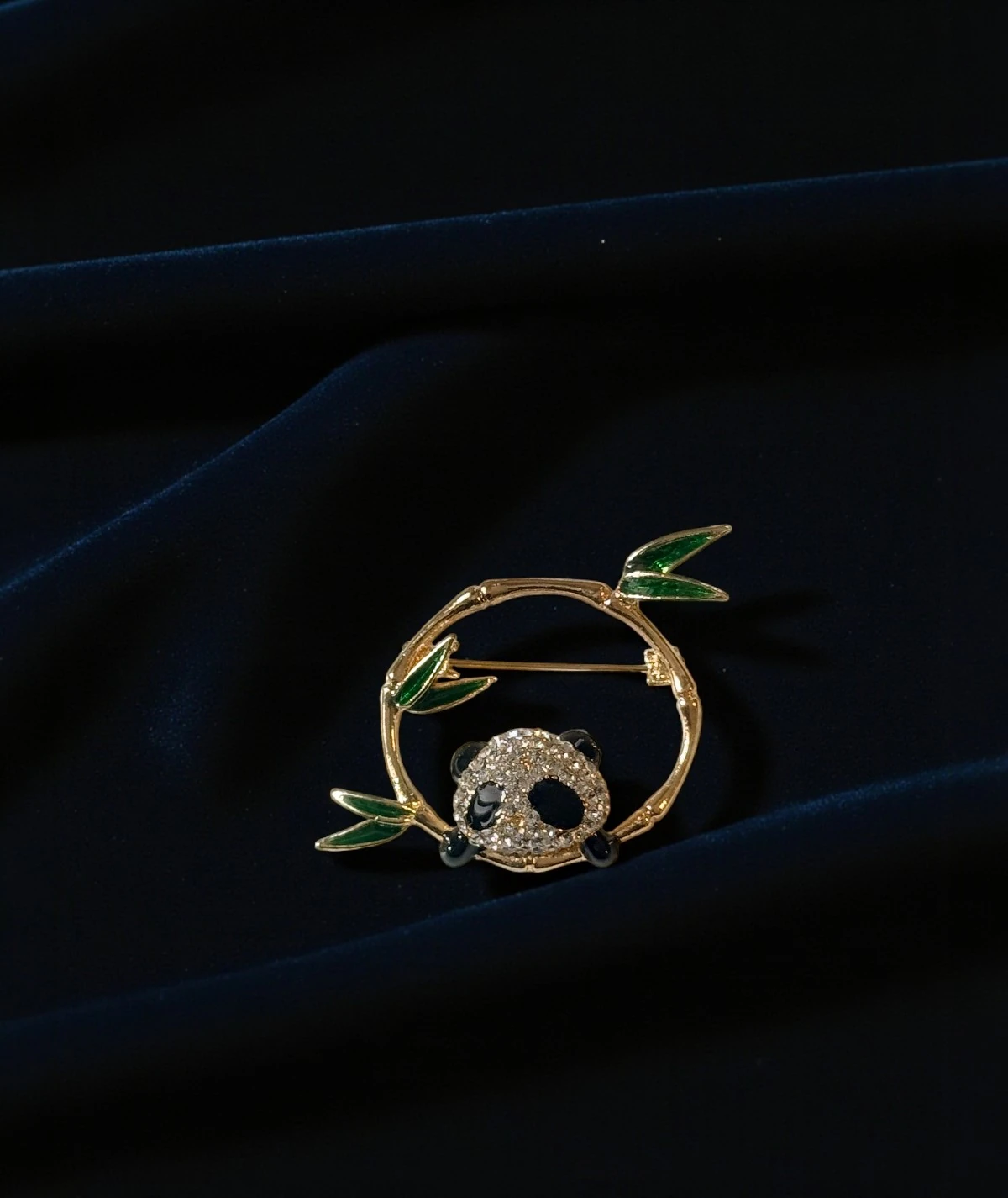 Panda Broş – Taşlı & Bambu Detaylı Vintage Takı