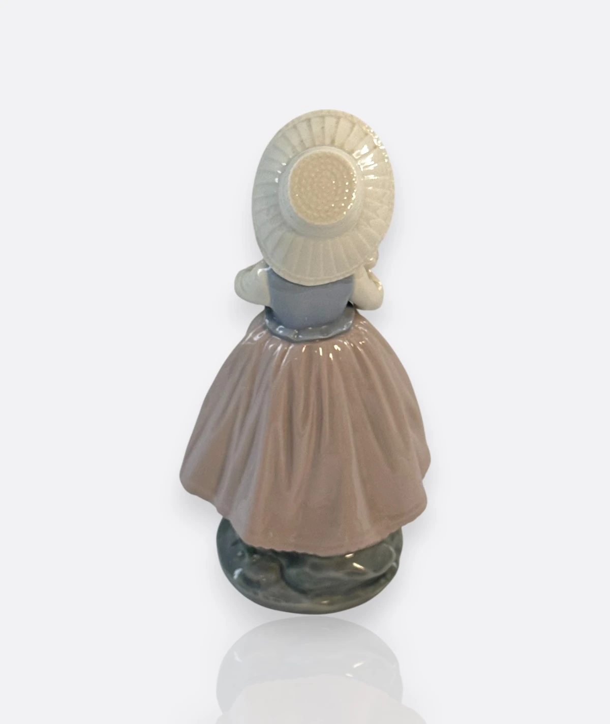 NAO by Lladró – Porselen Figür “Girl with Flowers” (Spain, 1980s)