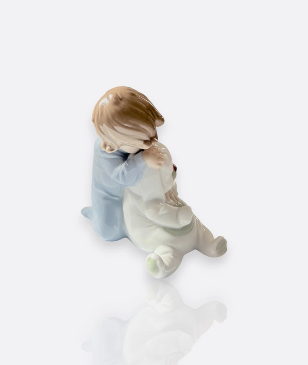 Nao by Lladró – Porselen Figür “Clown Hug” (Palyaçoya Sarılan Çocuk)