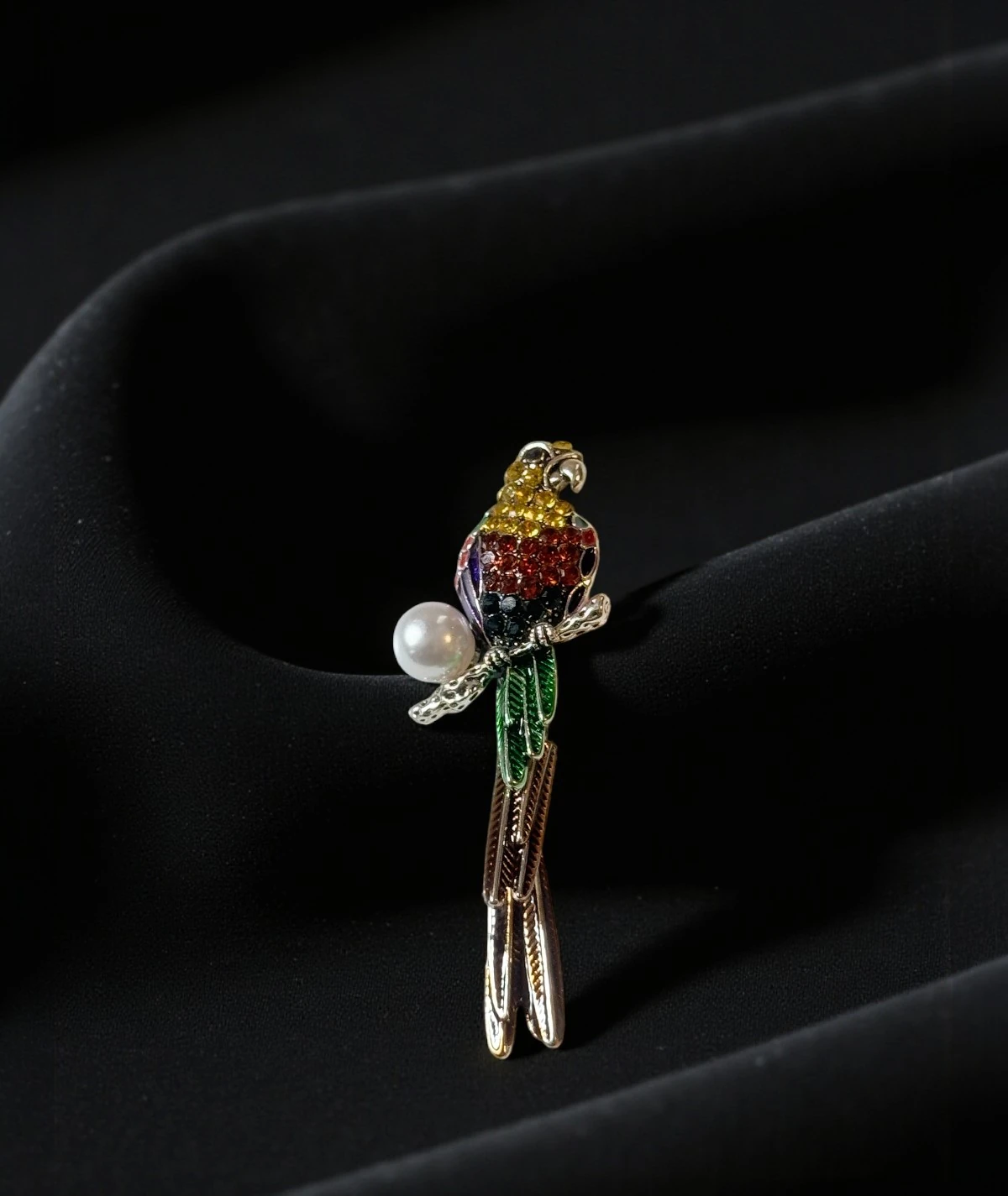 Papağan Broş – Renkli Taş & İnci Detaylı Vintage Takı