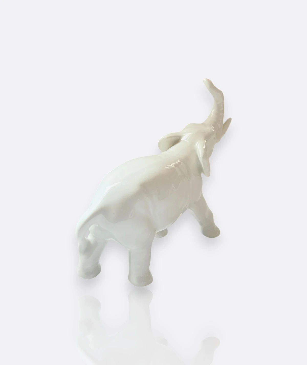 Wallendorf 1764 Almanya – El Yapımı Porselen Fil Figürü