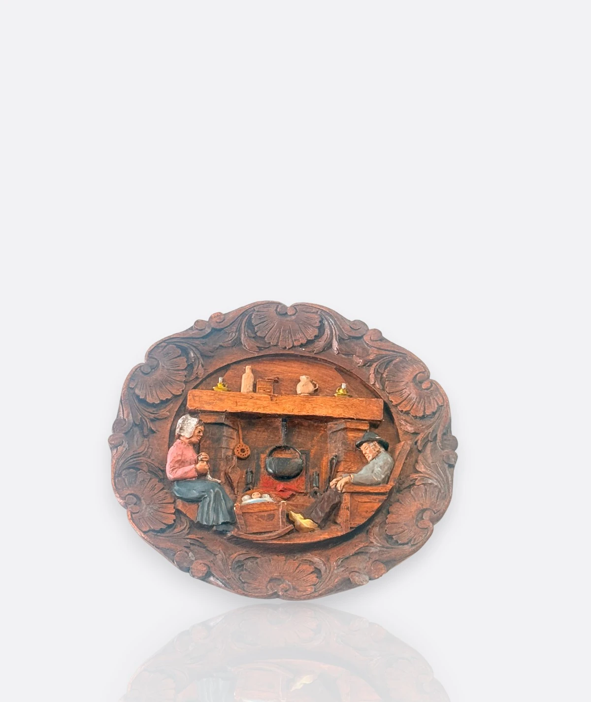 El Oyma Ahşap Duvar Tabağı – Alp Köyü Ailesi (1950’ler)