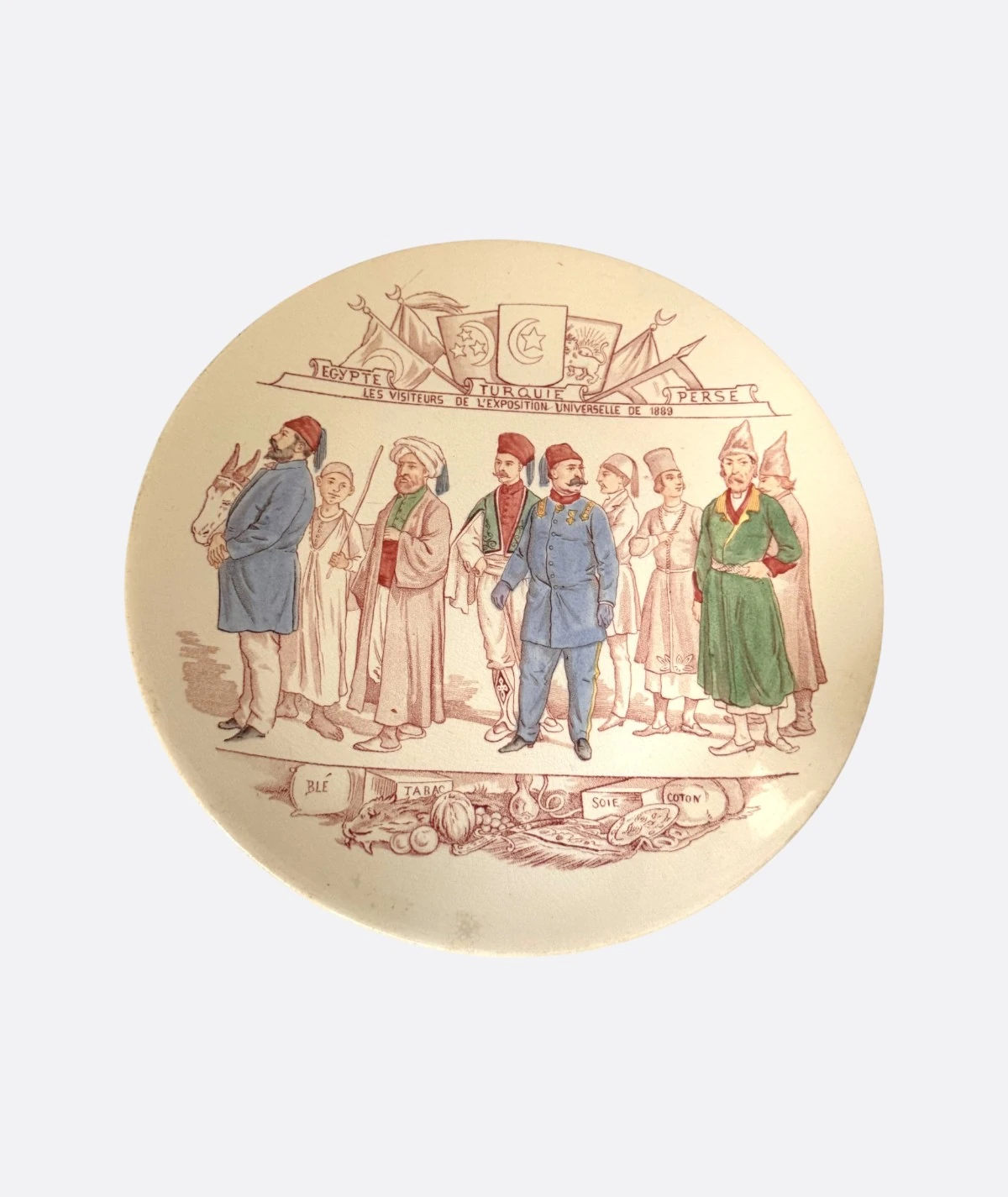 “Les Visiteurs de l’Exposition Universelle” 1889–1900 Koleksiyon Seramik Tabak Seti (8’li) Fransa, Saint Amand & Hamages – Antika Koleksiyon Serisi