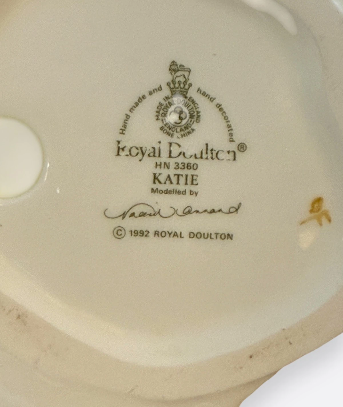Royal Doulton “Katie” Porselen Figür HN 3360 – İngiltere, 1992