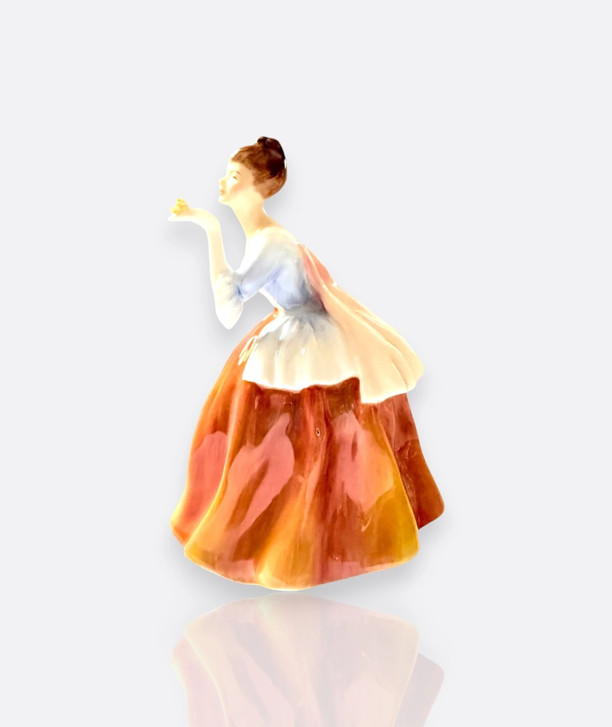 Royal Doulton “Fleur” HN 2369 – El Boyaması Koleksiyon Figürin (1967, England)