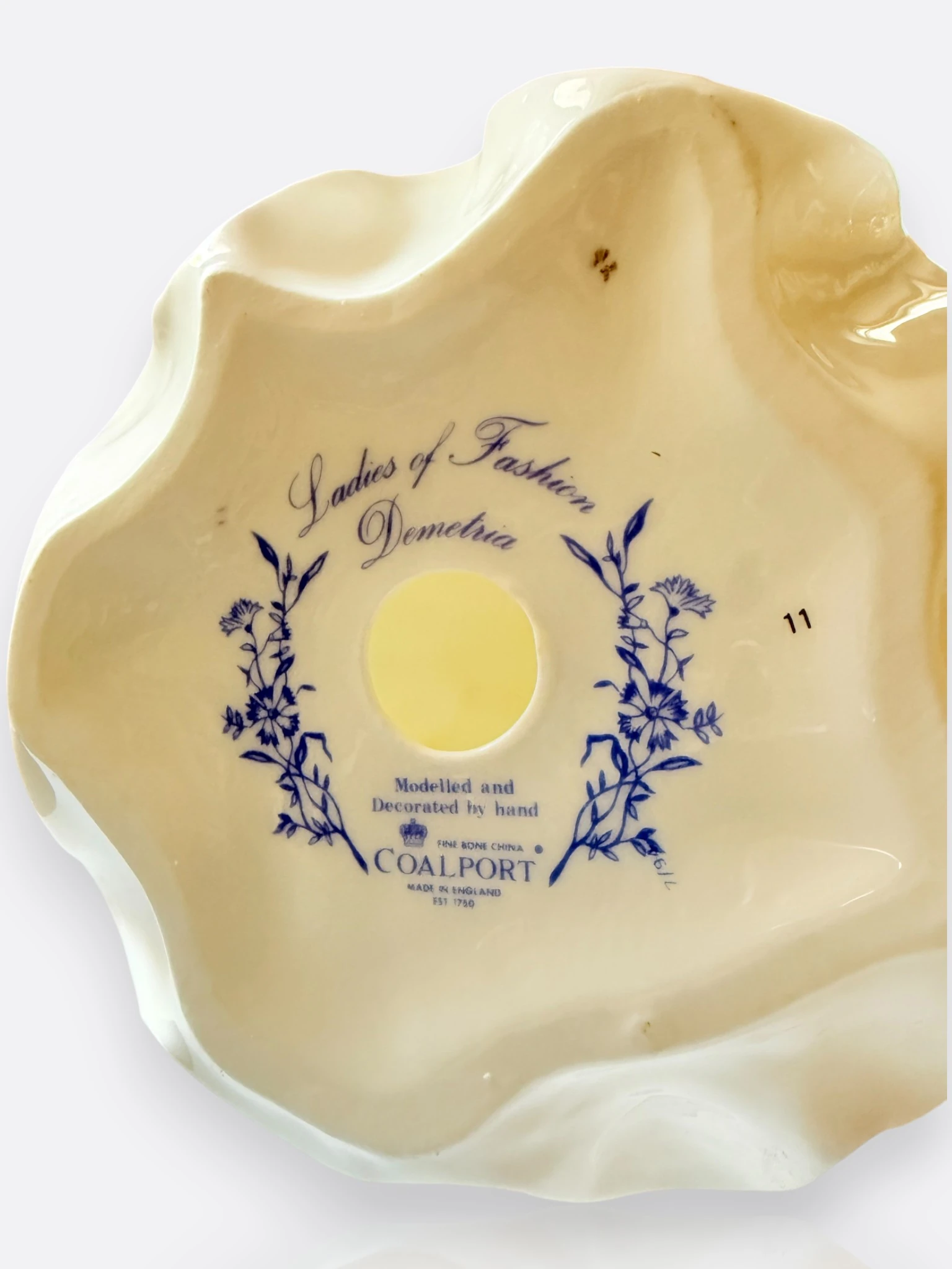 Coalport “Demetria” – Ladies of Fashion Koleksiyonu – El Dekorlu Fine Bone China Figürin (İngiltere)