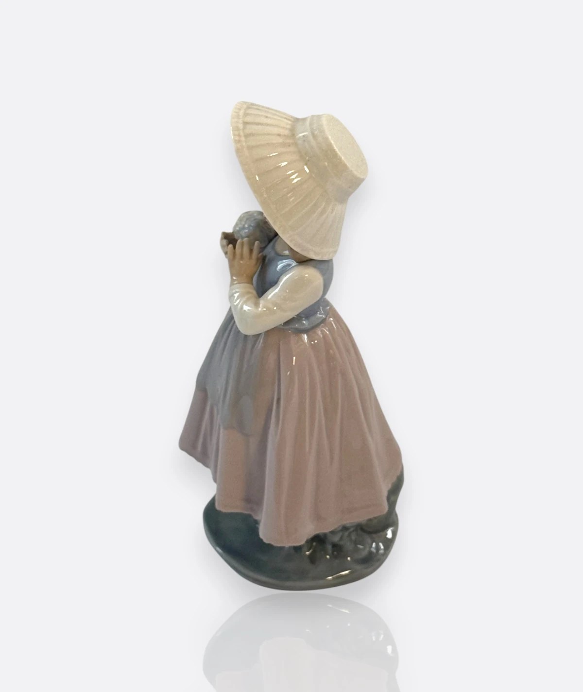 NAO by Lladró – Porselen Figür “Girl with Flowers” (Spain, 1980s)