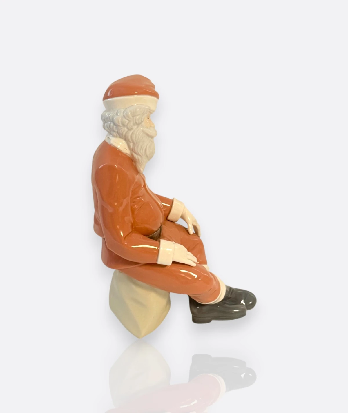 Nao by Lladró –  Porselen Figür “Santa Claus Resting” (1987)