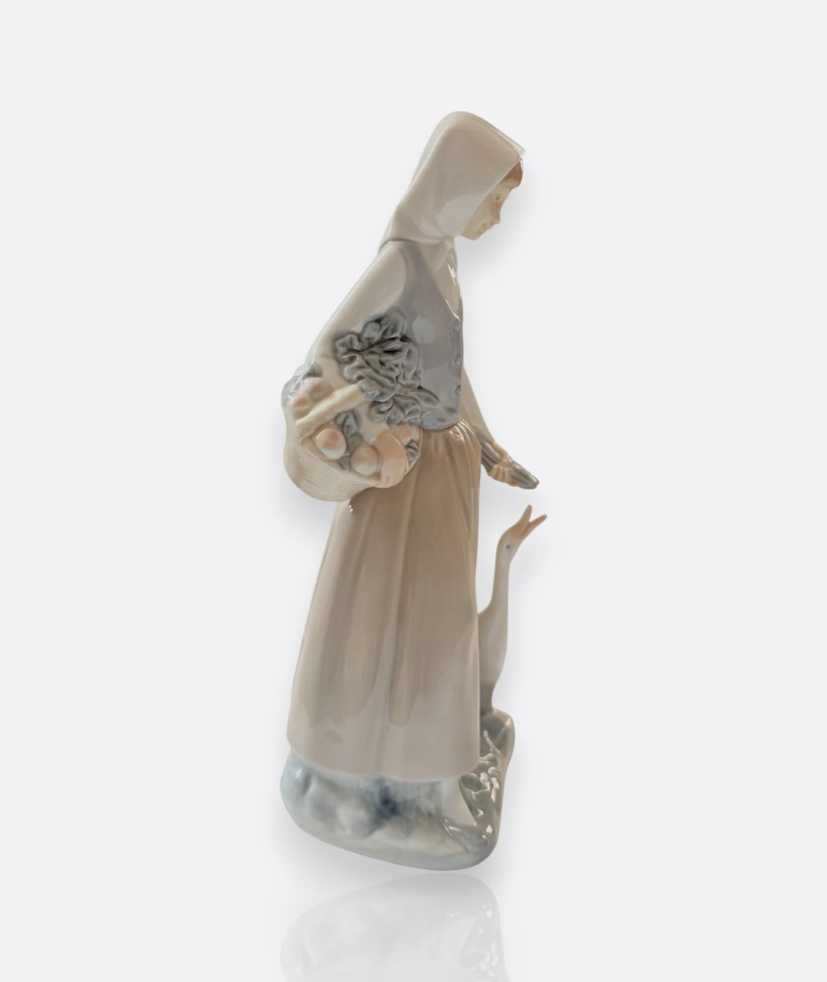 NAO by Lladró – Porselen Figür “Girl with Goose” (Spain, 1980s)