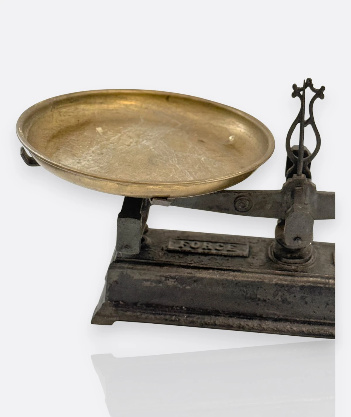 Antika Fransız Döküm Terazi – 15 Kilog Model, 1900’ler