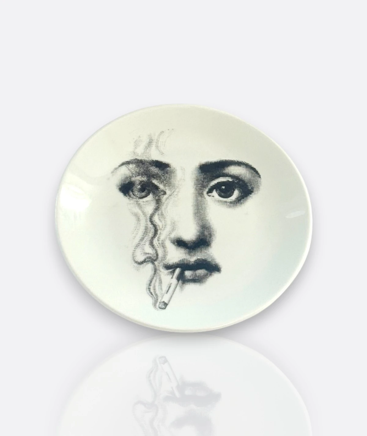 Fornasetti Milano – Tema e Variazioni No.91, “Sigara İçen Kadın” (Lina Cavalieri)
