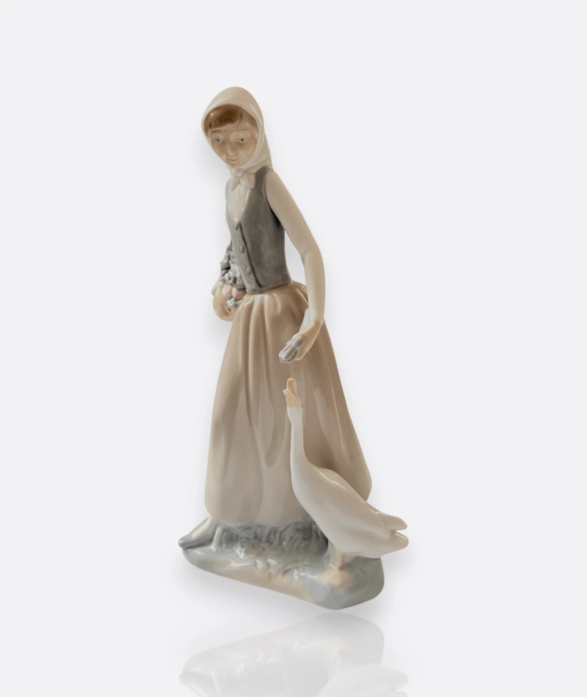 NAO by Lladró – Porselen Figür “Girl with Goose” (Spain, 1980s)