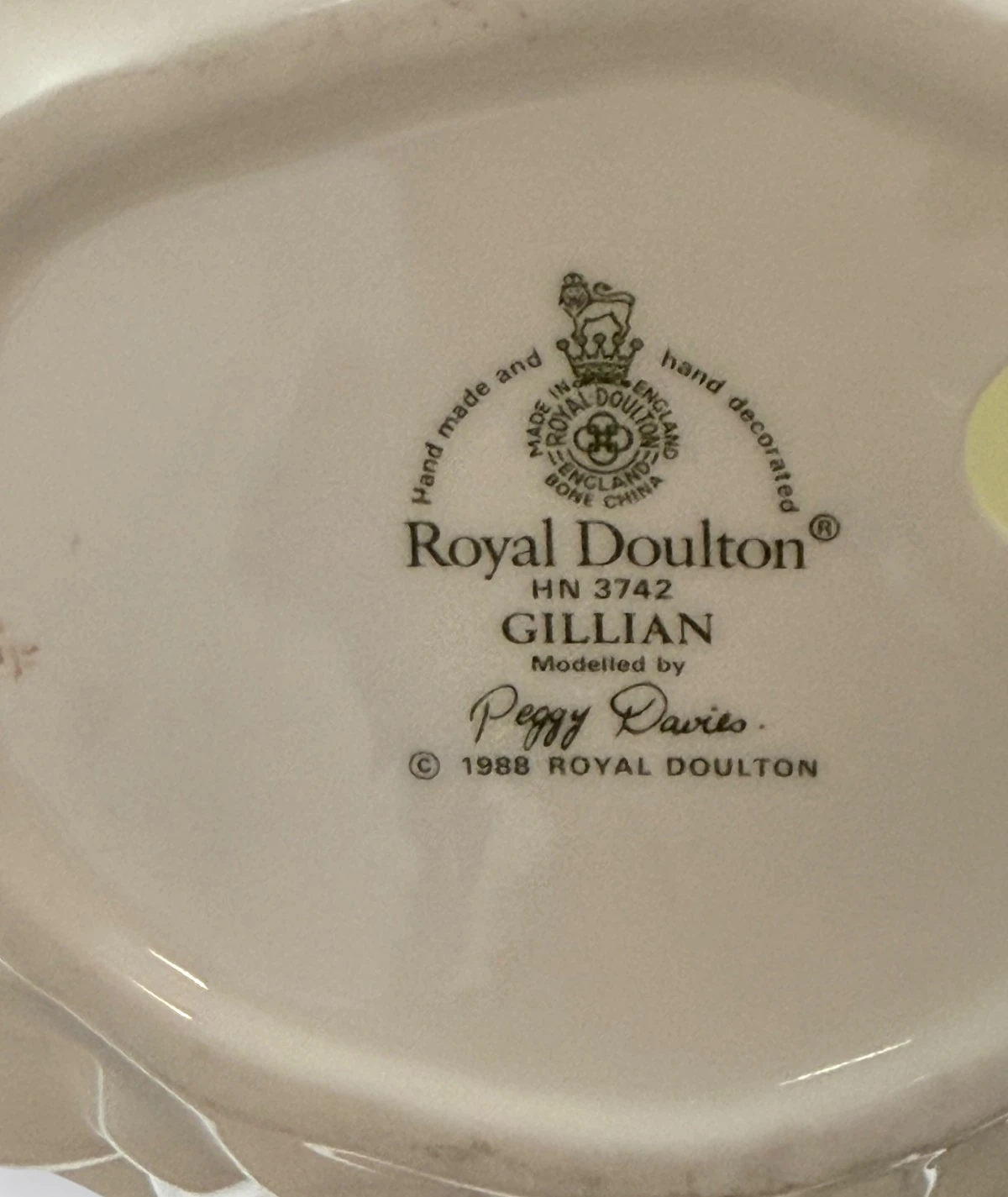 Royal Doulton “Gillian” Porselen Figür HN 3742 – İngiltere, 1988