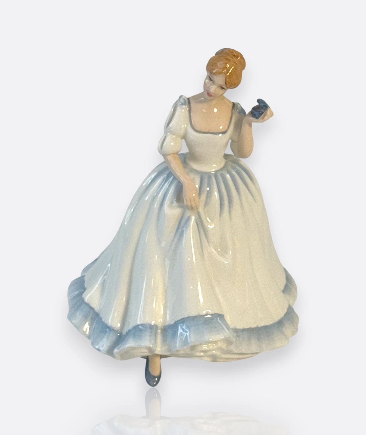 Royal Doulton – “Paula” Porselen Figür  (HN 3234, New Colourway 1990)