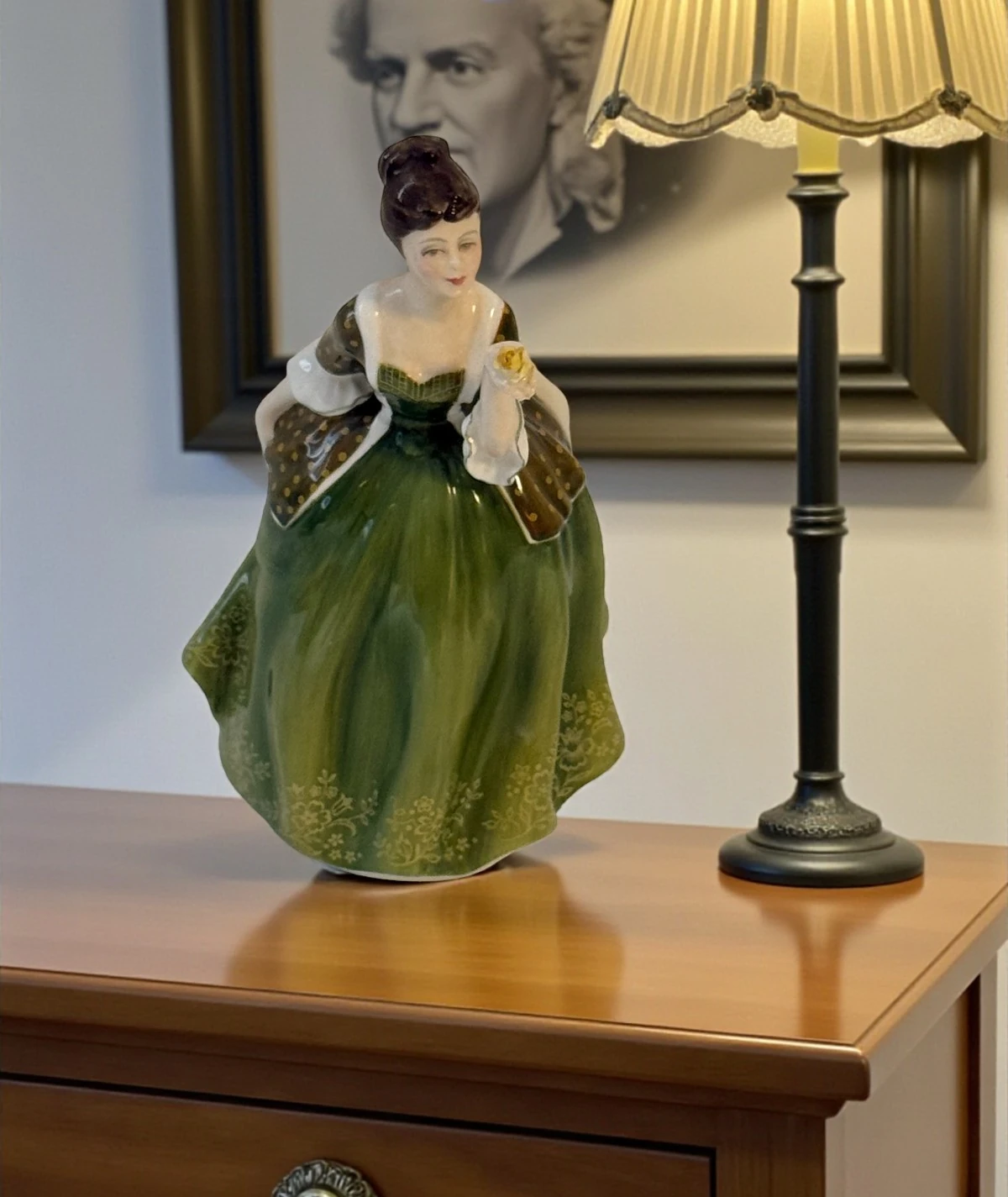 Royal Doulton – “Fleur” Porselen Figür (HN 2368, 1967)
