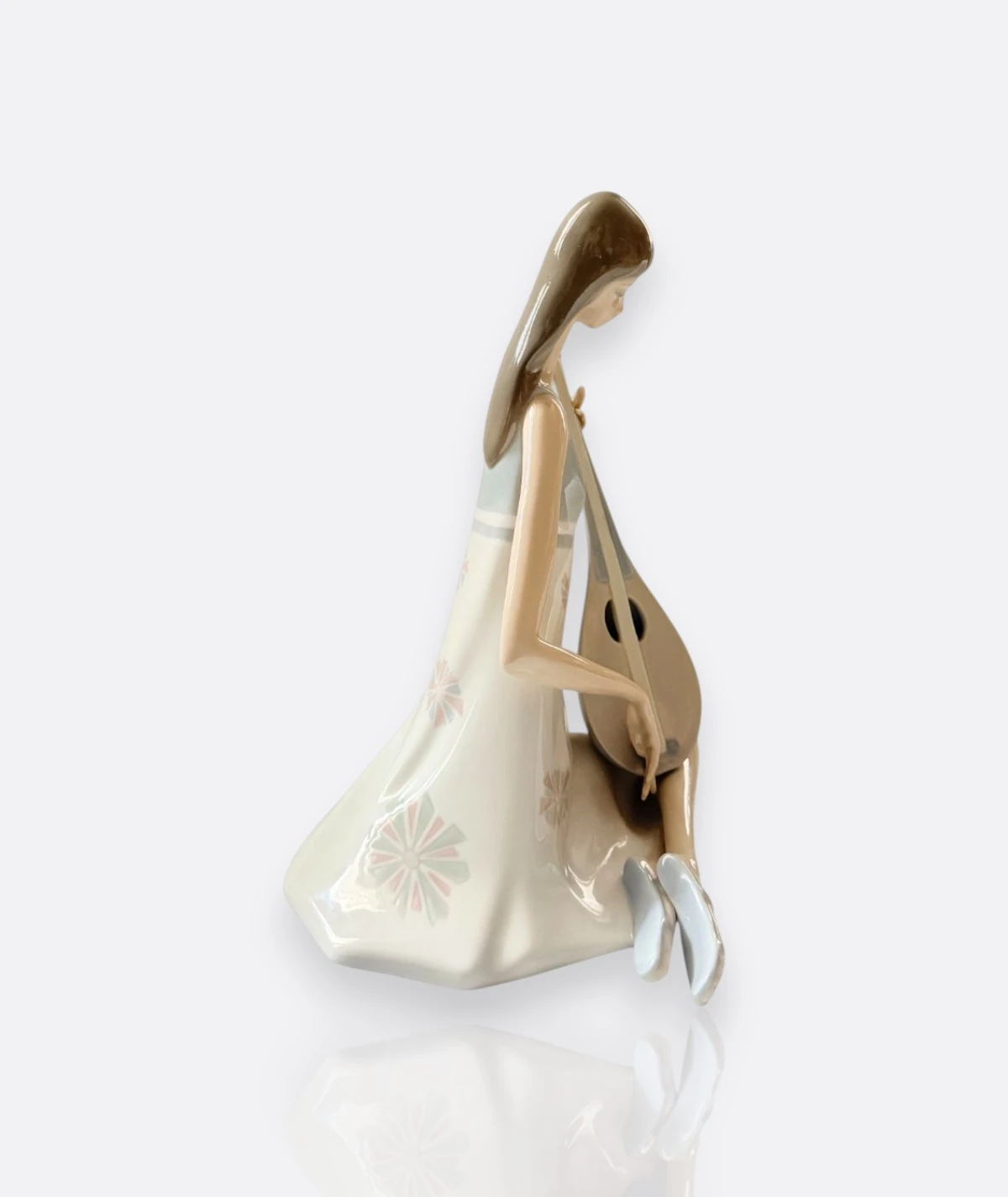 Lladró –  Porselen Figür “Girl with Lute” (Spain, 1970s)