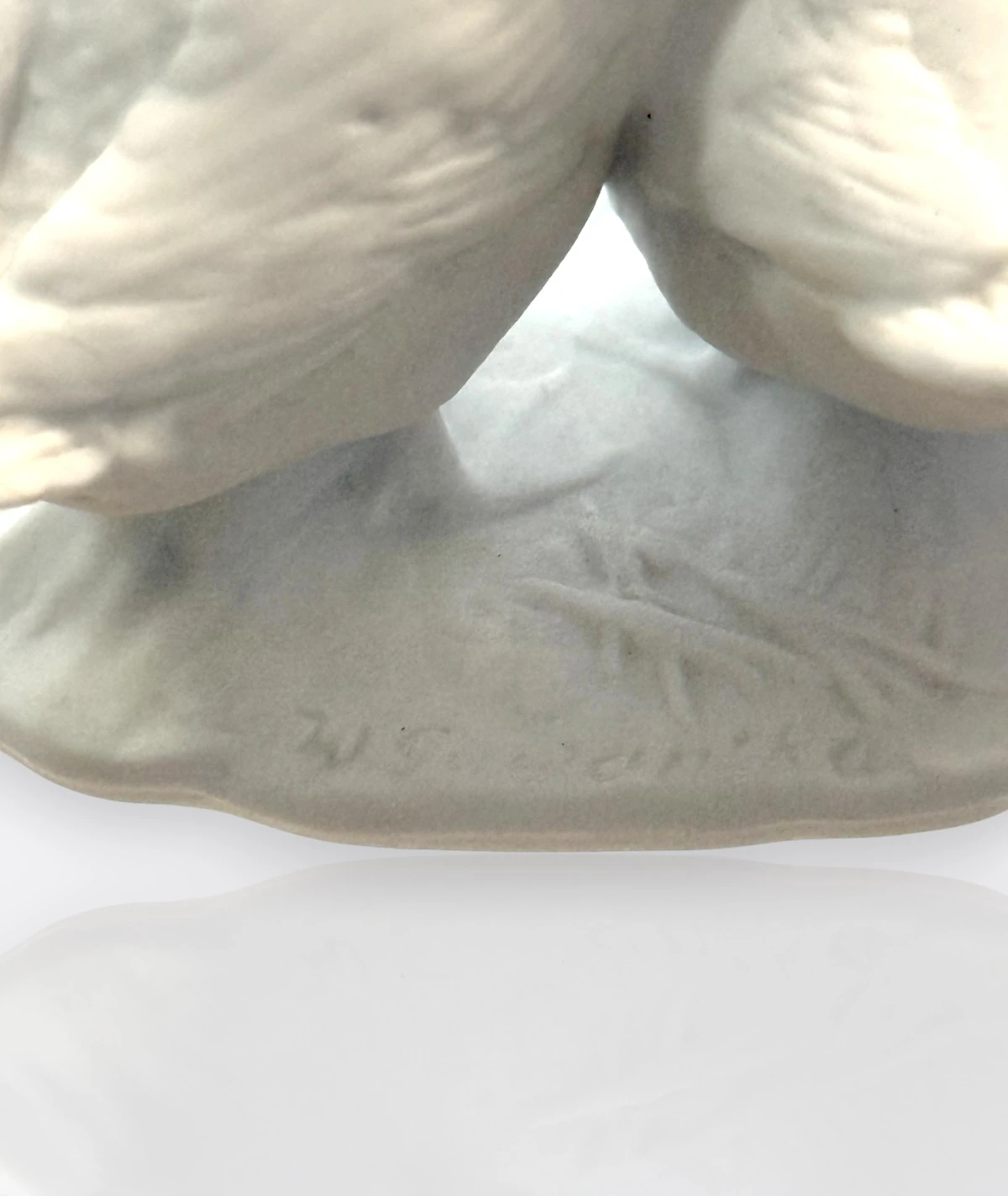 Kaiser Porzellan Almanya – “Two Ducks” Bisque Porselen Figür (Model 483)