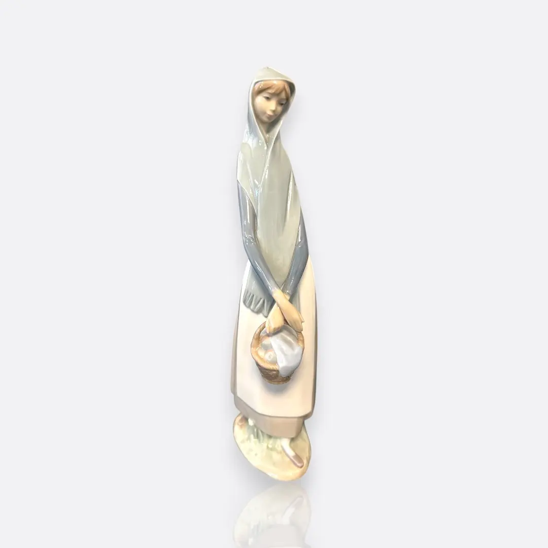 Lladro-Nao