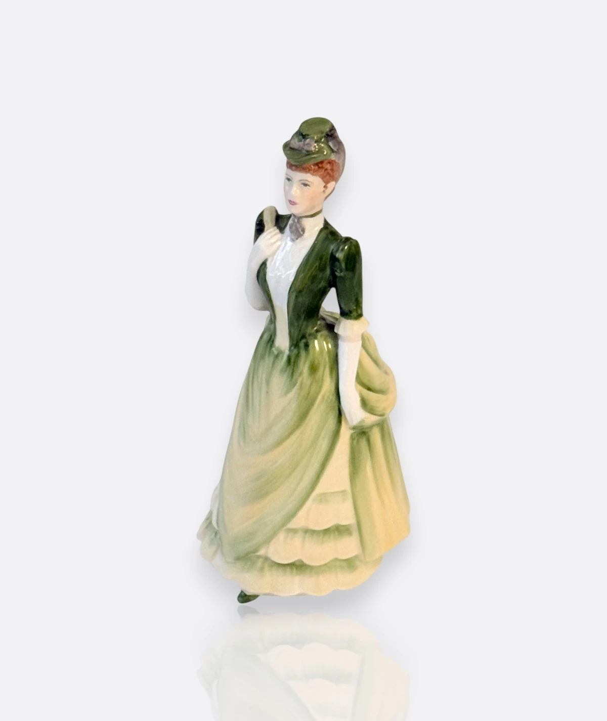 Coalport – “Victoria”  porselen Figür (Ladies of Fashion serisi)