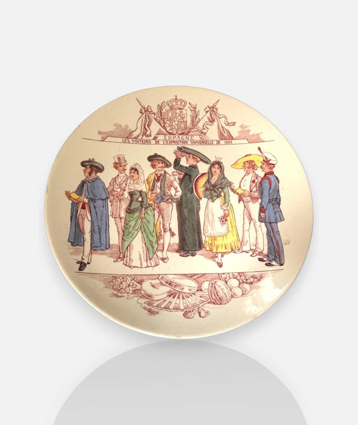 “Les Visiteurs de l’Exposition Universelle” 1889–1900 Koleksiyon Seramik Tabak Seti (8’li) Fransa, Saint Amand & Hamages – Antika Koleksiyon Serisi