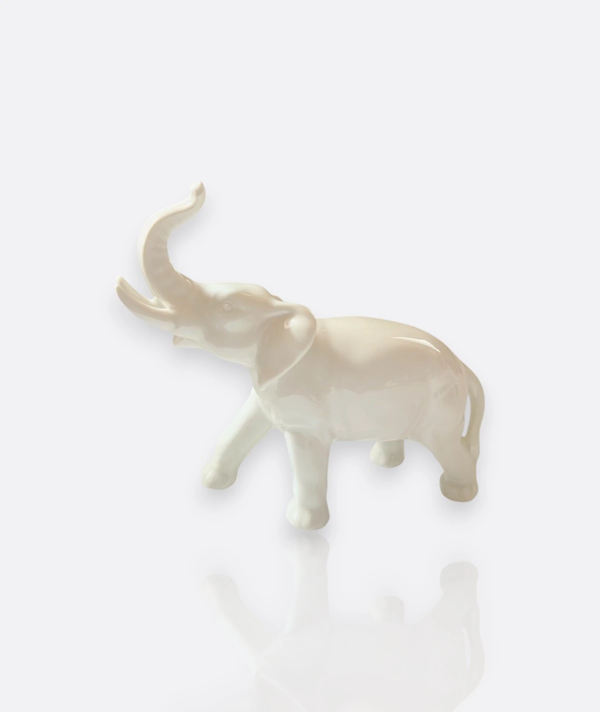 Wallendorf 1764 Almanya – El Yapımı Porselen Fil Figürü