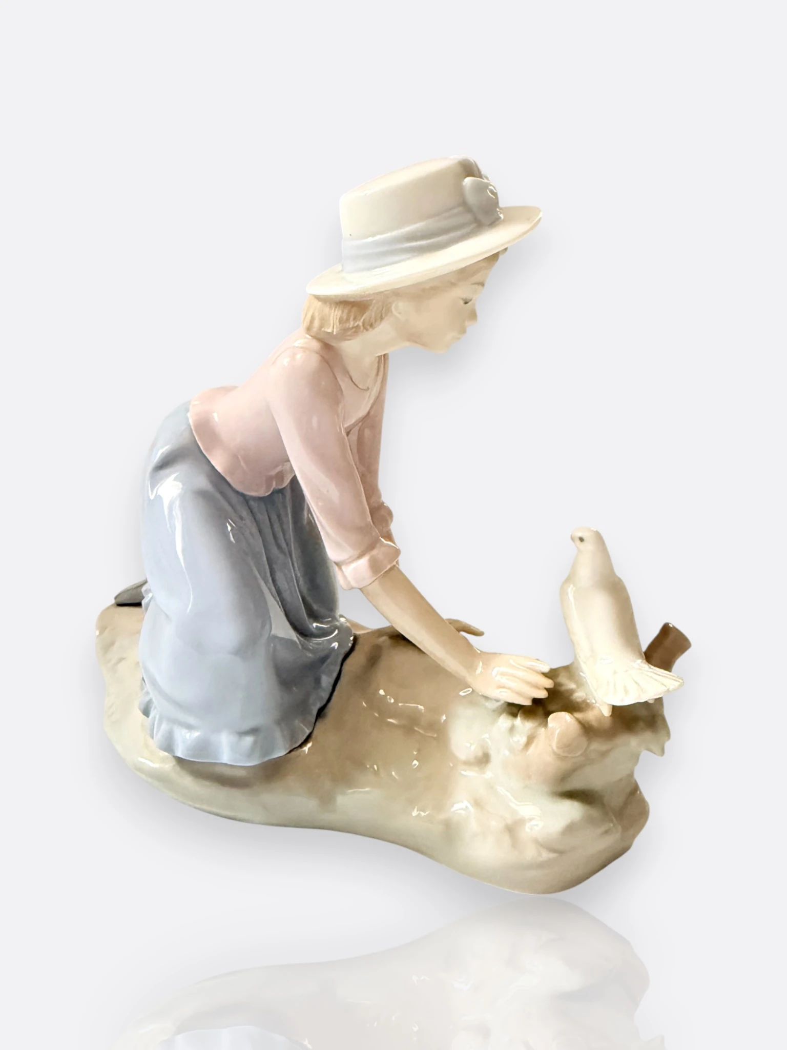 NAO Lladro 1974 Girl with Dove Porselen Figür