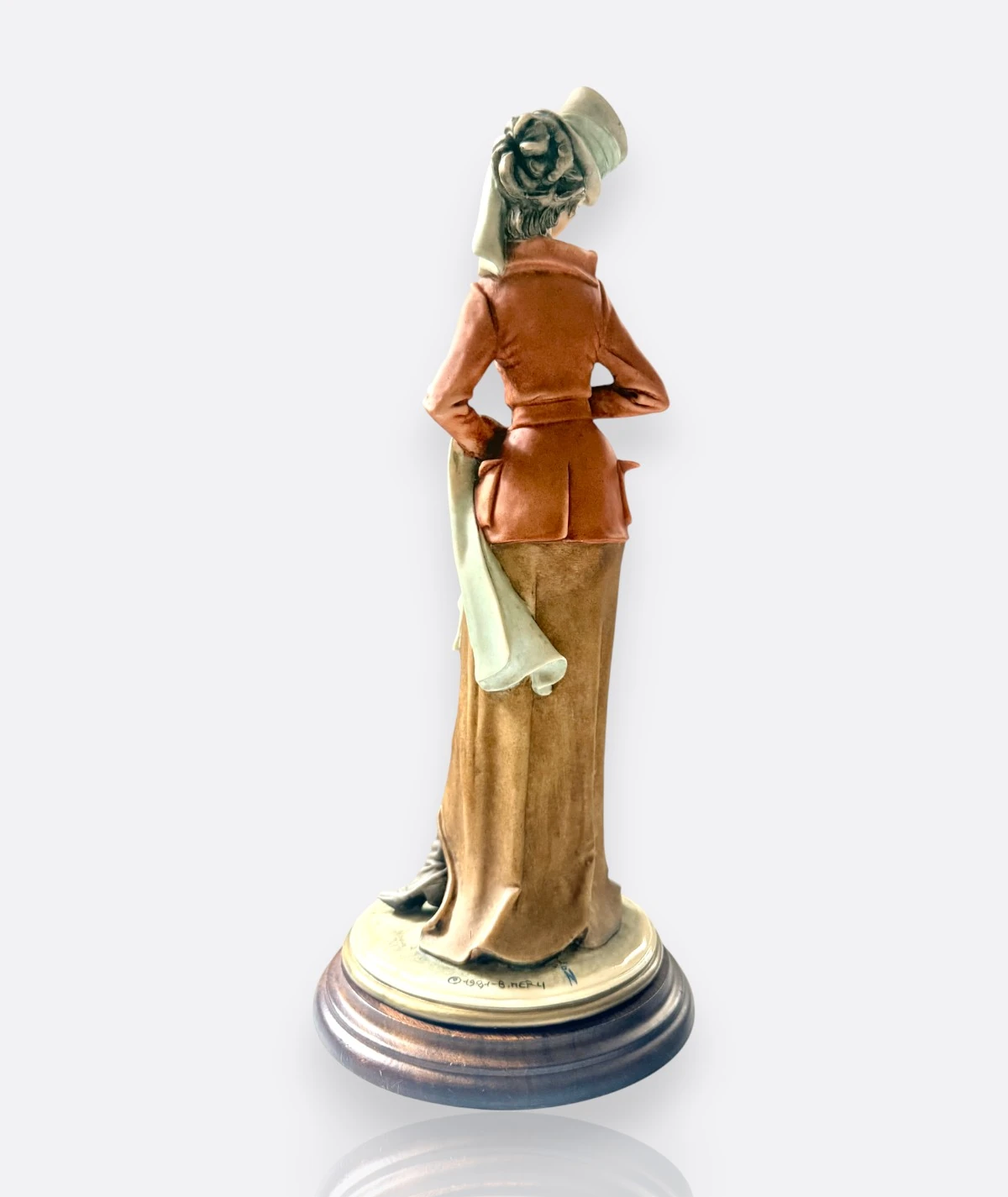 Capodimonte – B. Merli Lady with Parasol (1984, Italy)