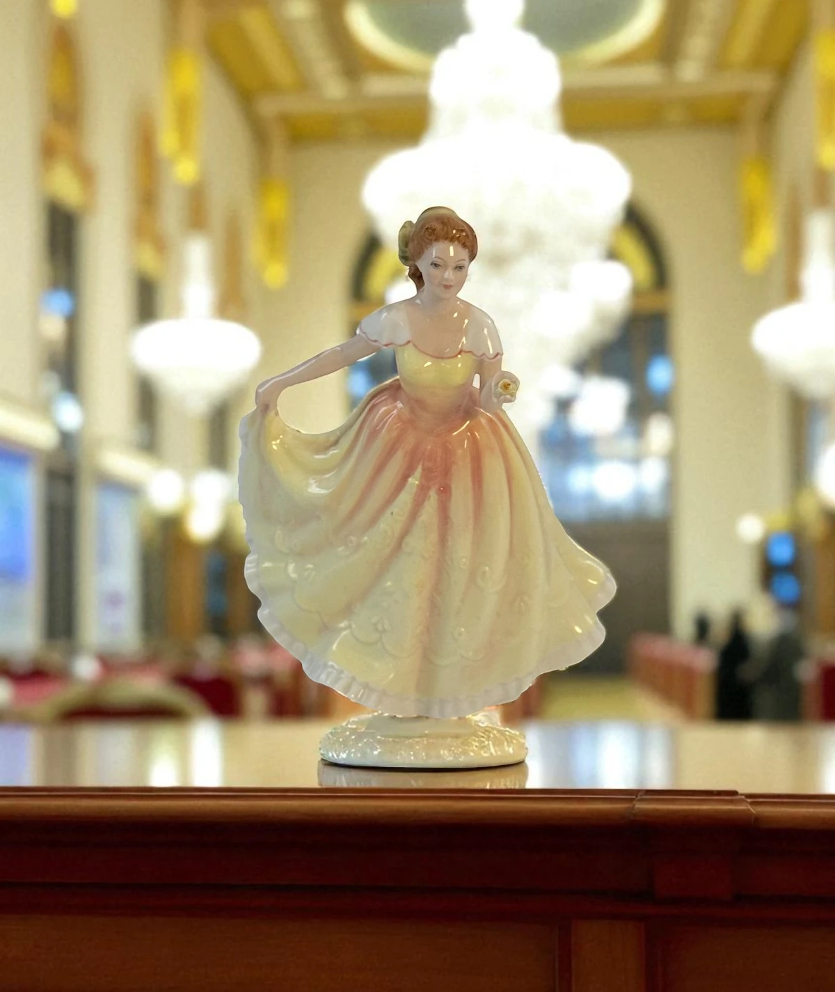 Royal Doulton “Deborah” Porselen Figür – Figure of the Year 1995 (HN 3644)