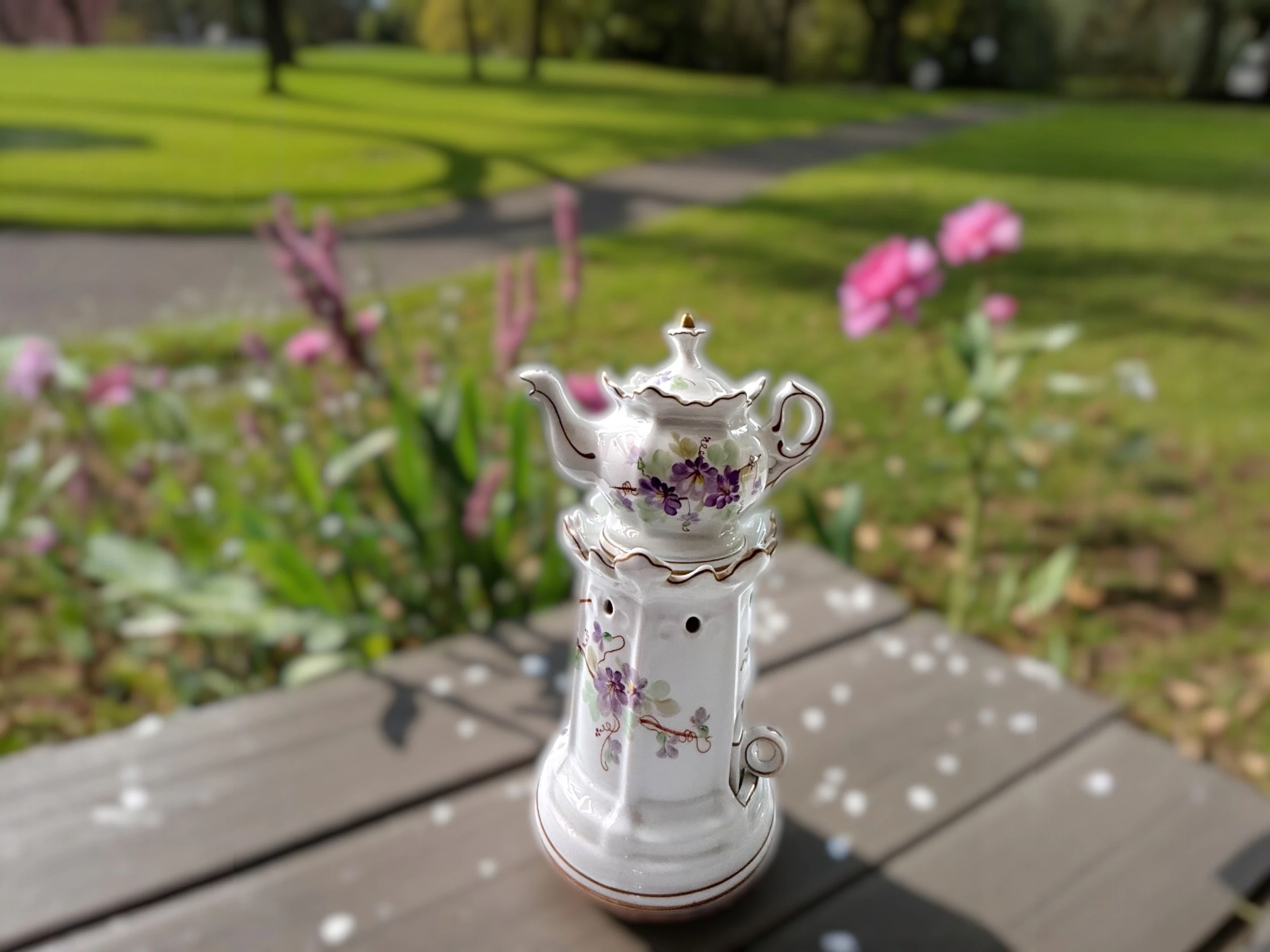 Limoges France Porselen Çaydanlık ve Isıtıcı Seti – El Boyaması Menekşe Desenli