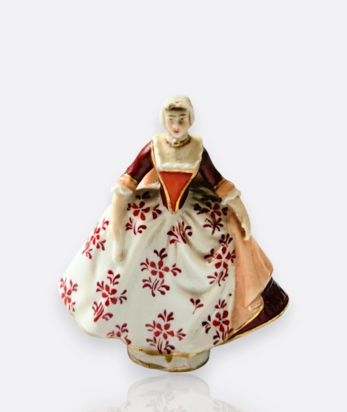 Meissen Minyatür Kadın Figürü (1900–1930)