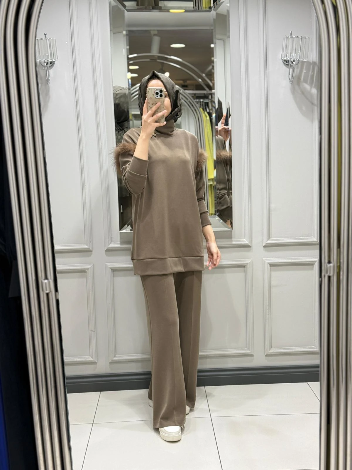 KOLU KÜRK AKSESUARLI MODAL TAKIM