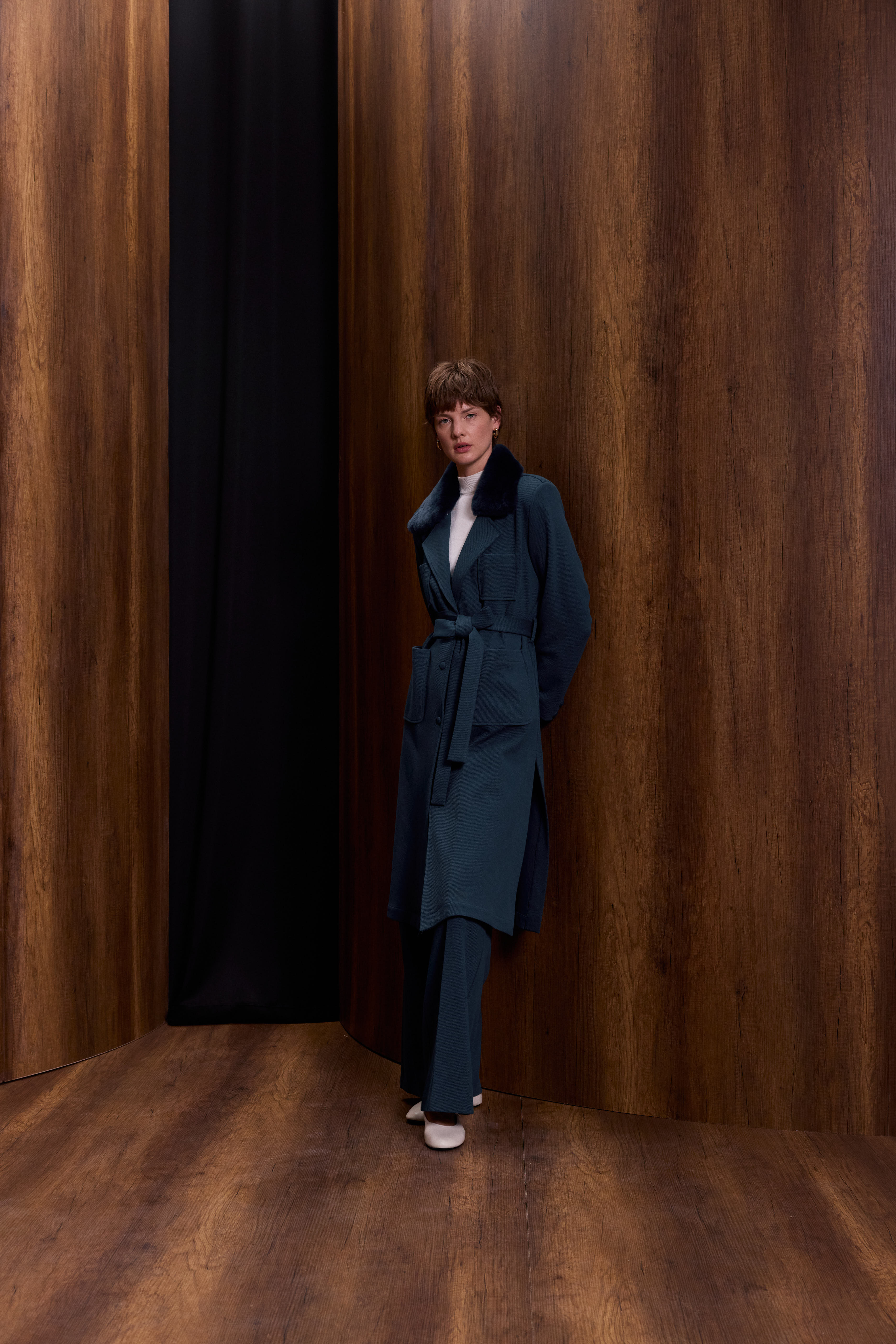 Yakası Kürklü Uzun Ceket Takım