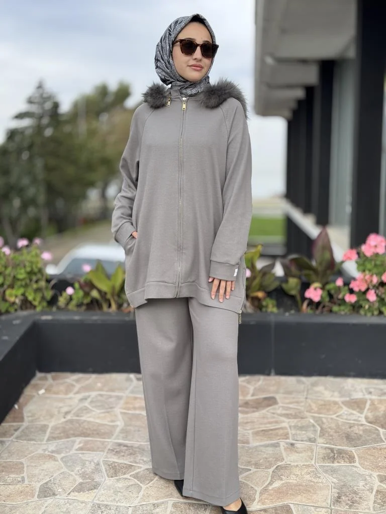 Kapşonu Kürklü  Tudela Takım