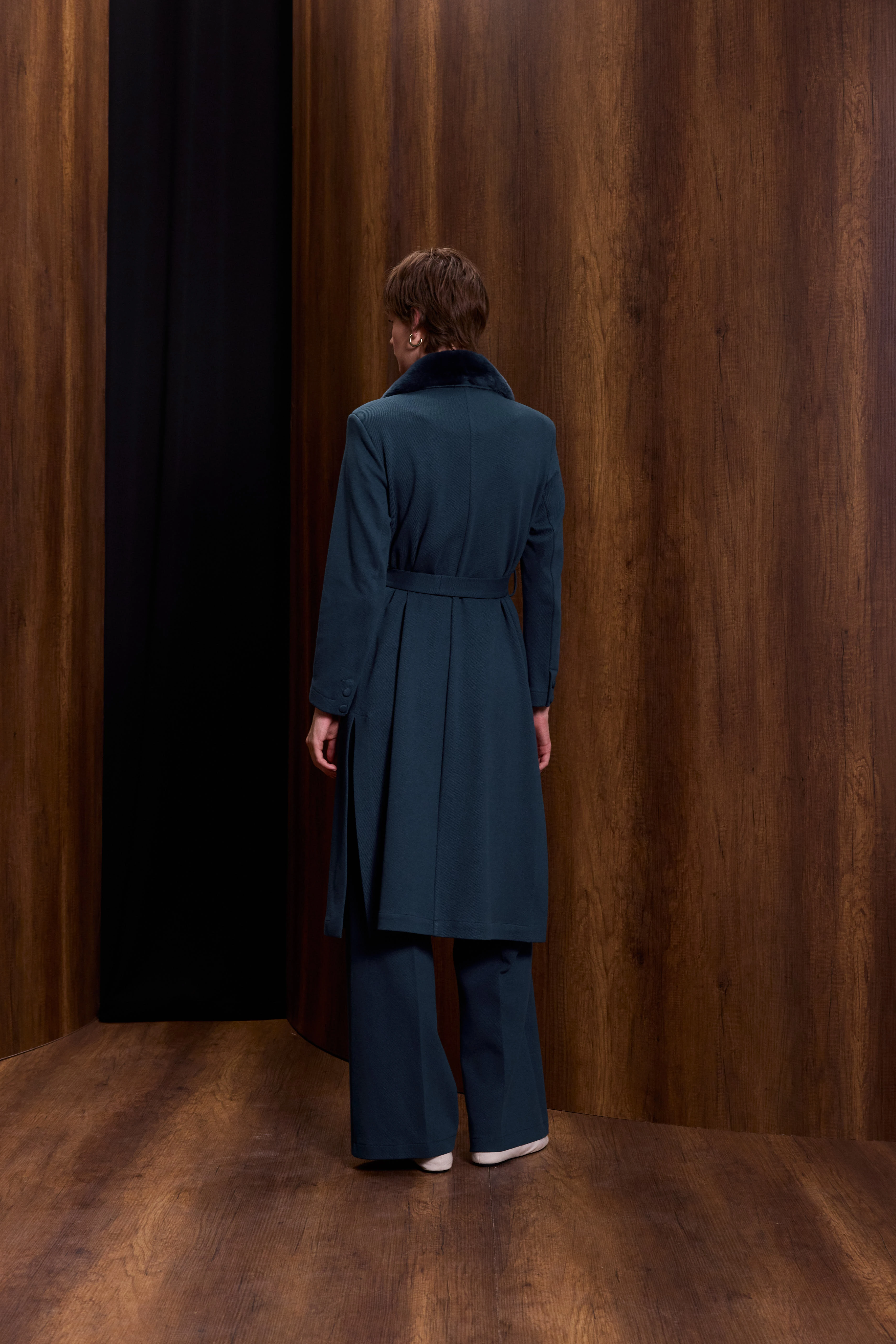 Yakası Kürklü Uzun Ceket Takım