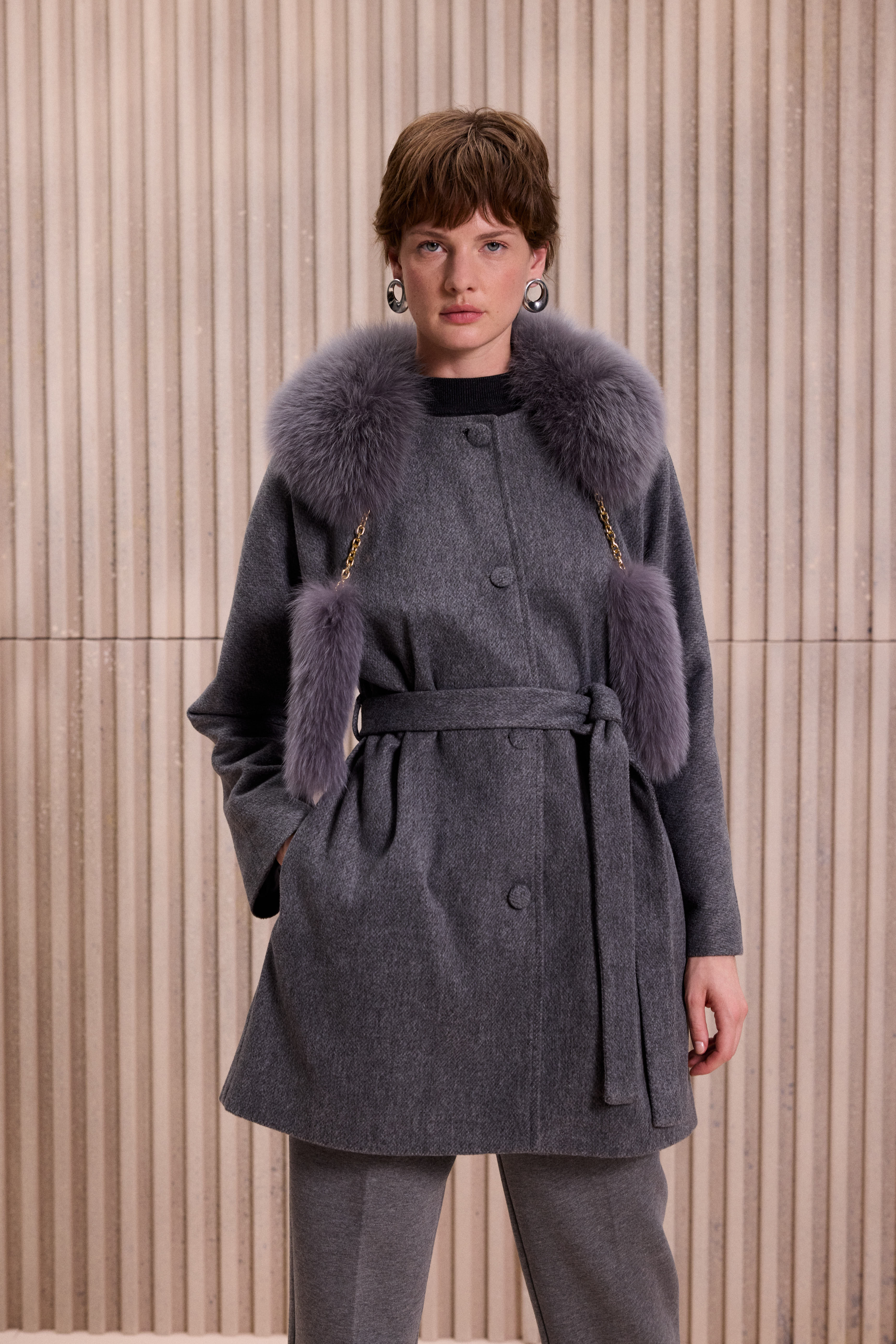 Yakası Zincir Kürklü Kaban