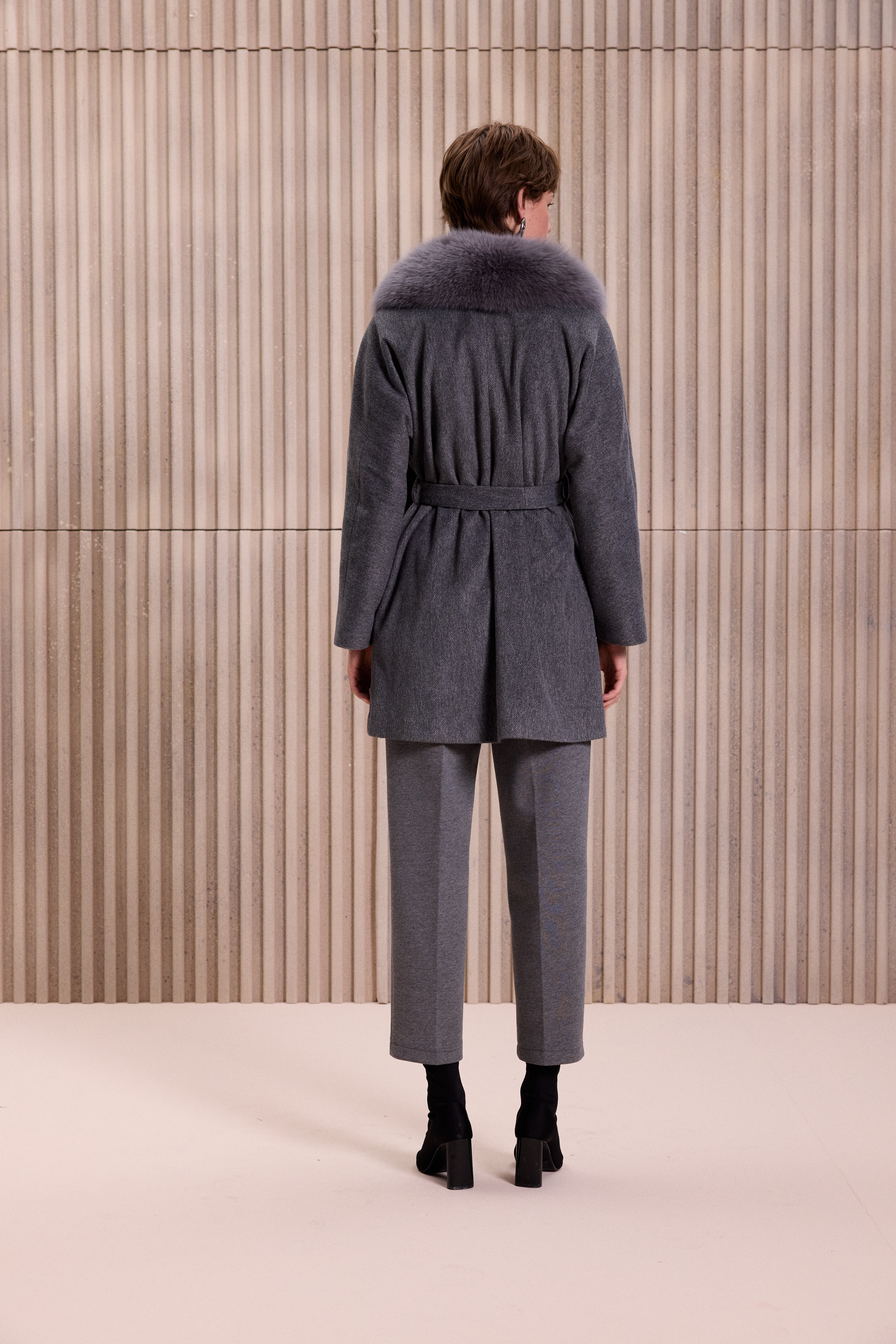 Yakası Zincir Kürklü Kaban