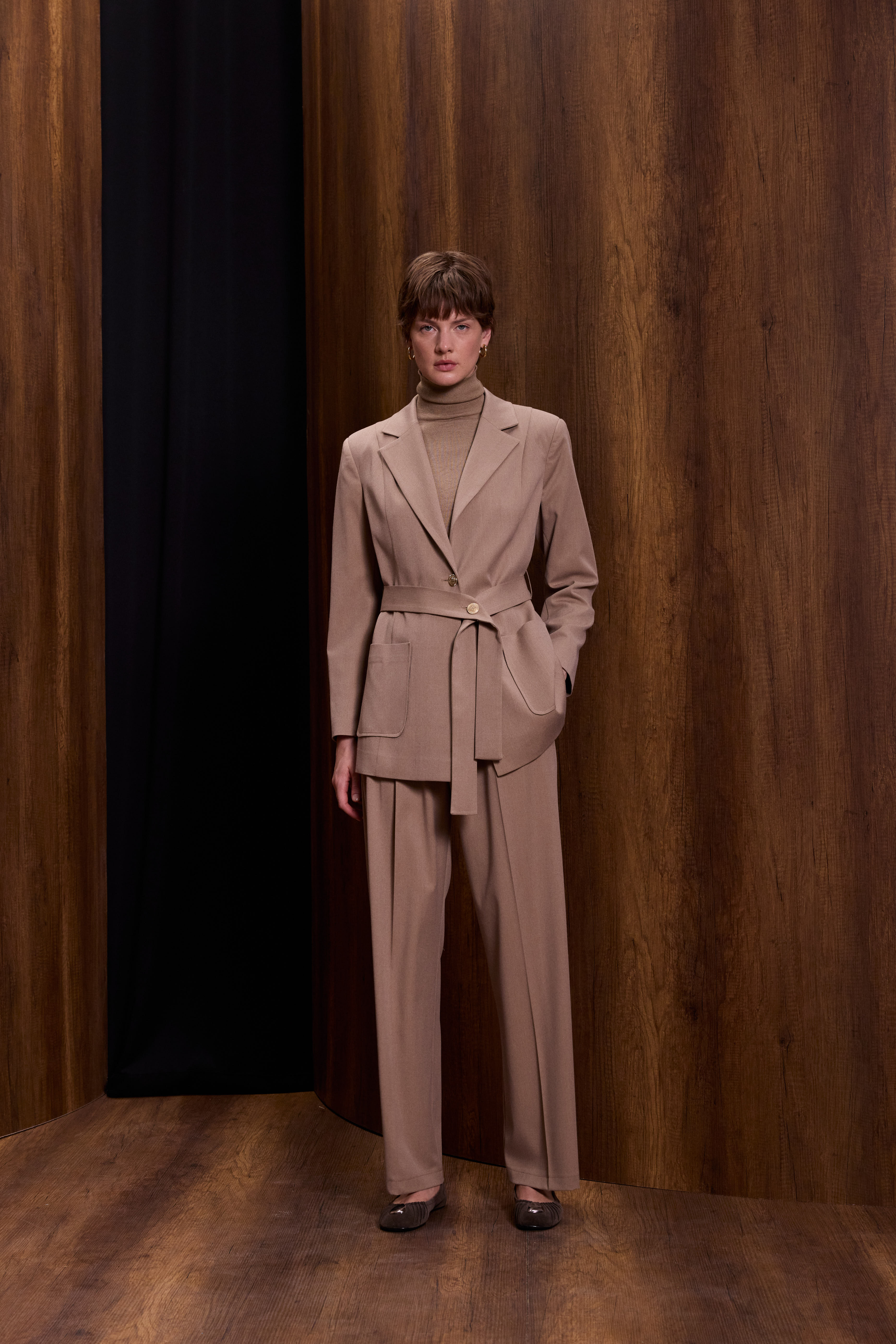 Çift Düğmeli Takım Elbise