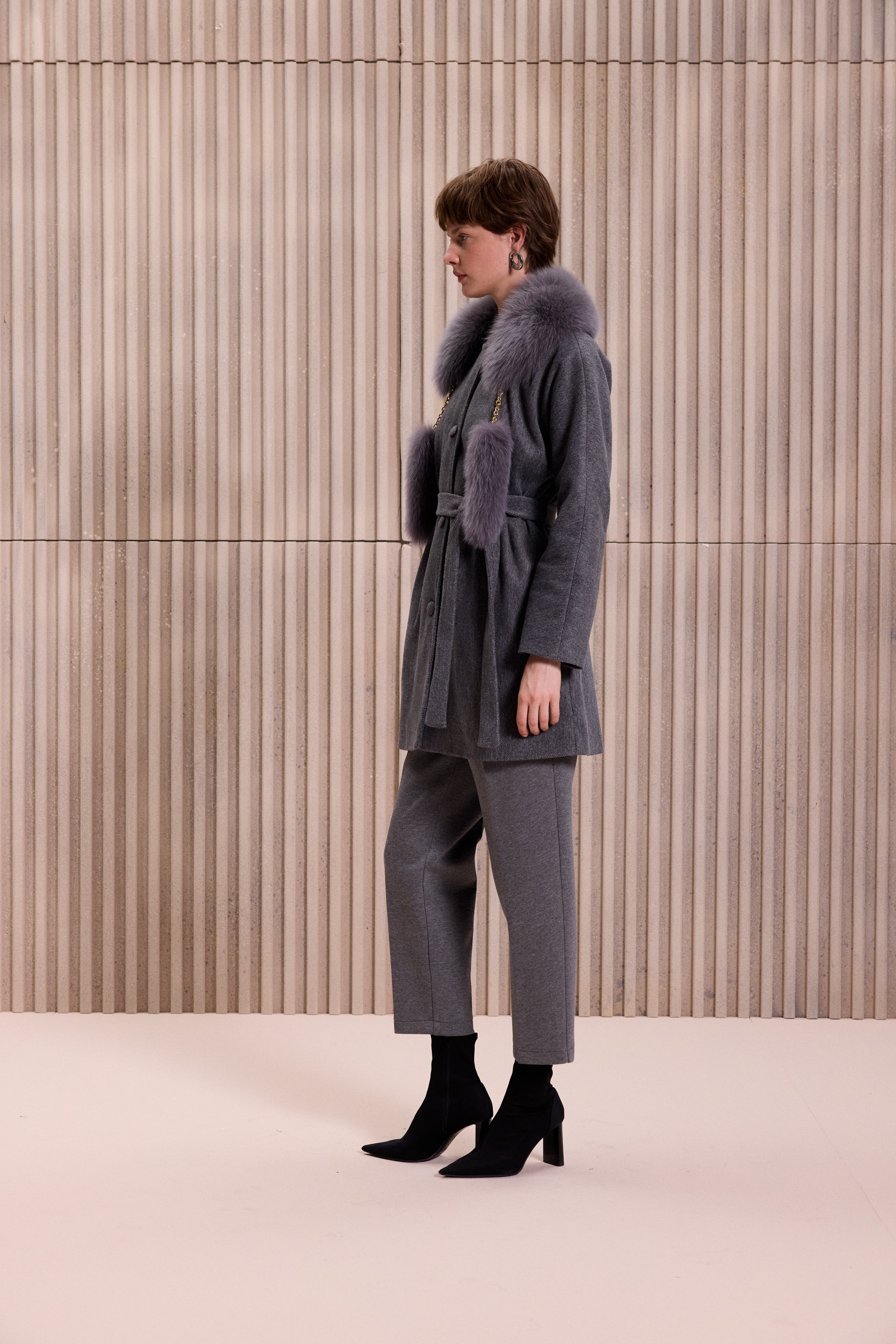 Yakası Zincir Kürklü Kaban