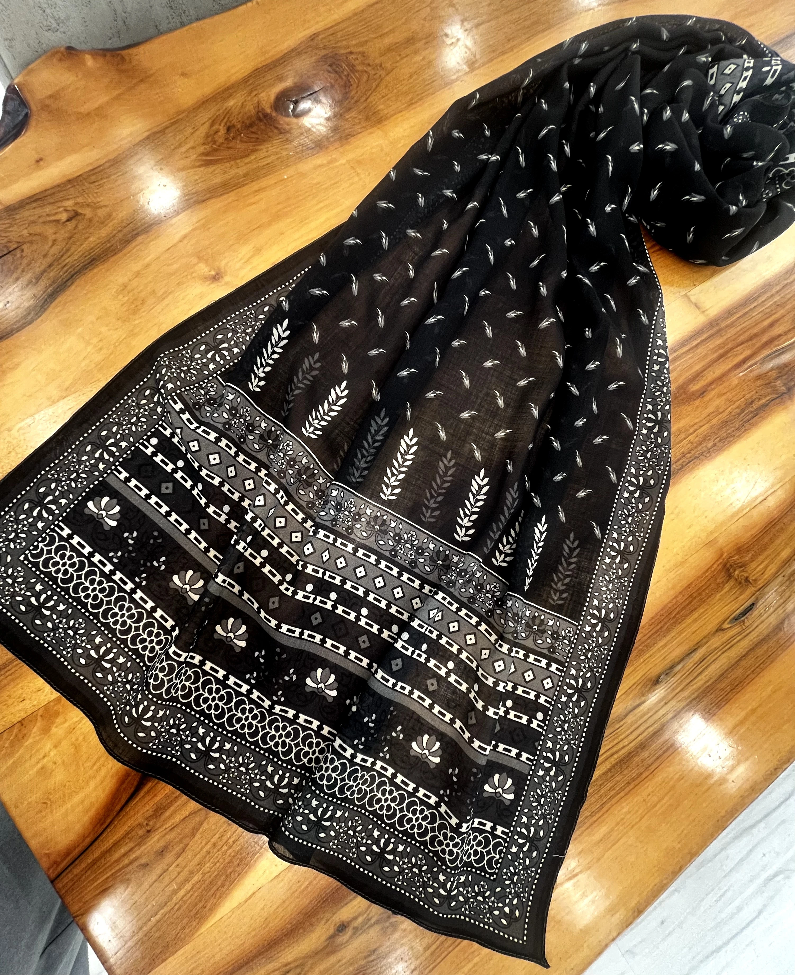 Yade Siyah Yün İpek Şal