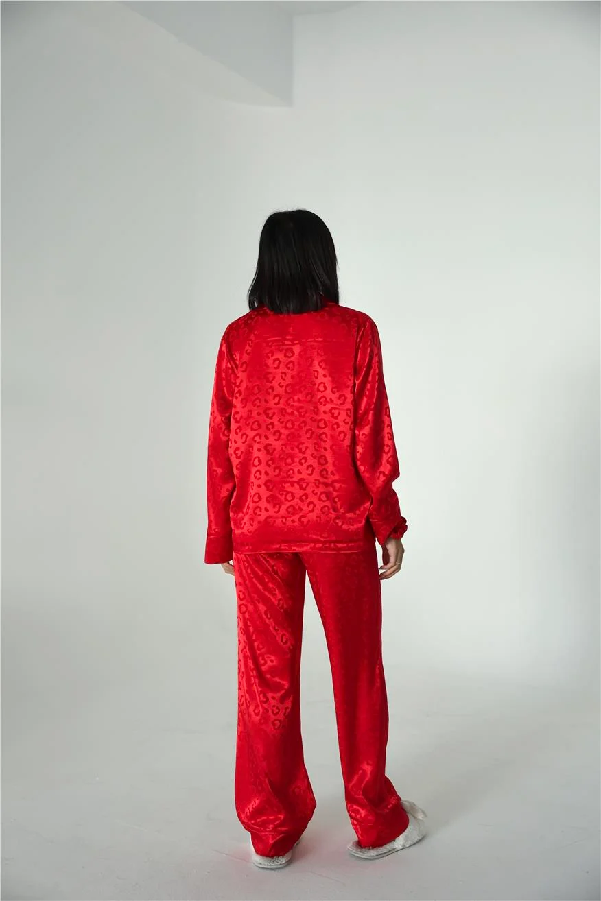 Kırmızı Jakarlı Saten Uzun Pijama Takımı