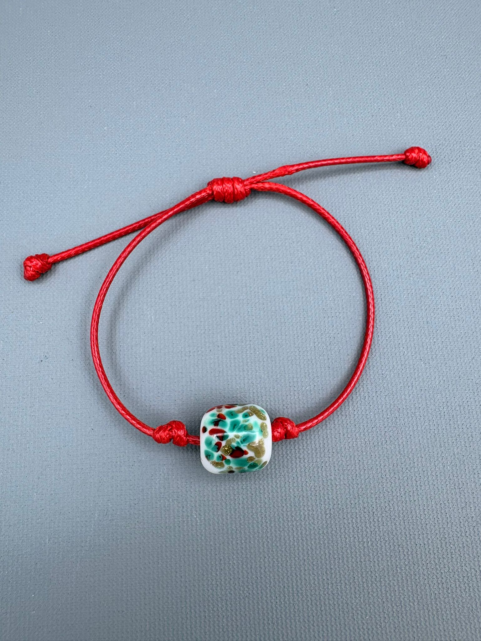 Kırmızı Yaldızlı Yılbaşı Tekli Murano Cam Bileklik 