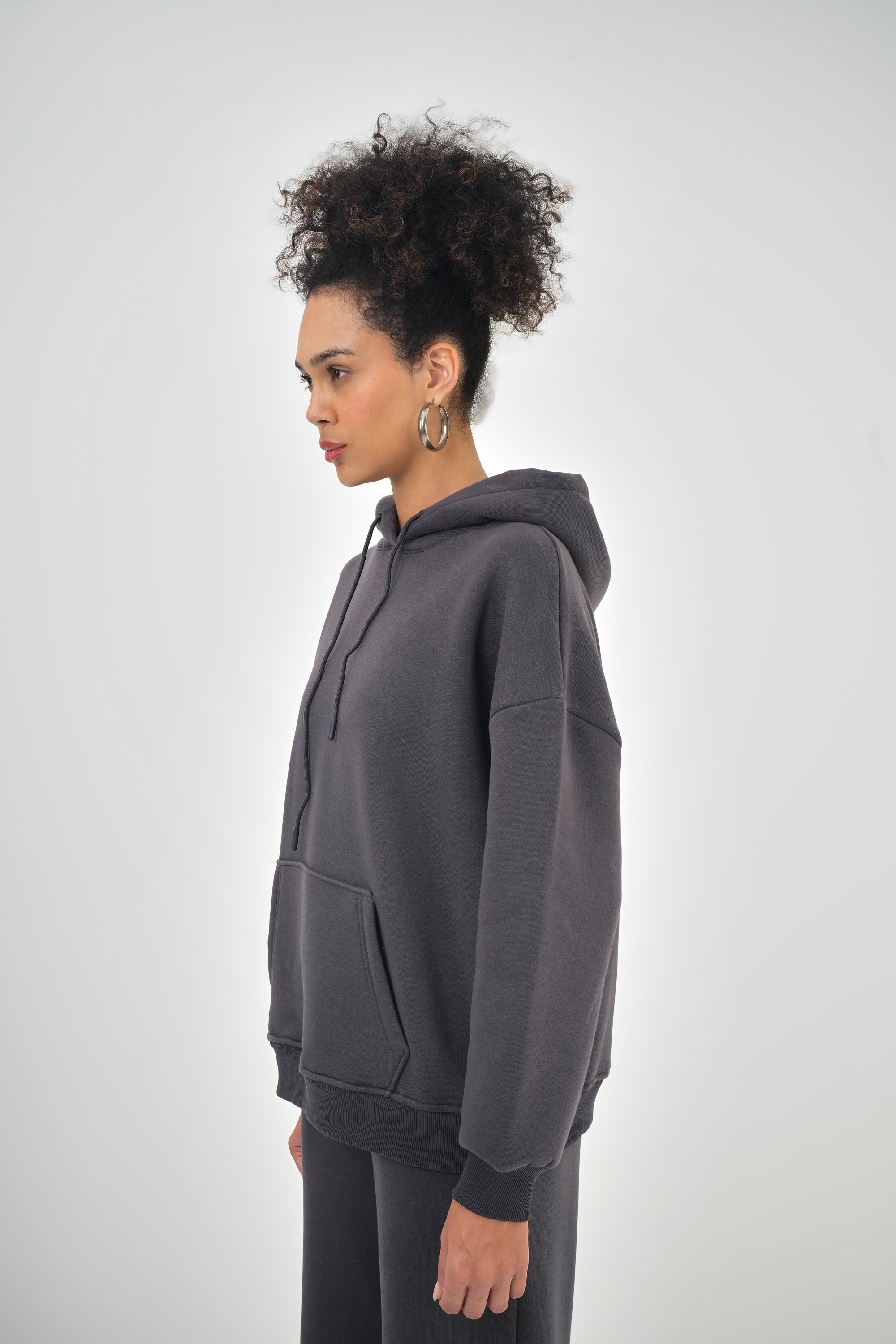 Kadın Kanguru Cepli Kapüşonlu Basic Oversize Hoodie - Füme