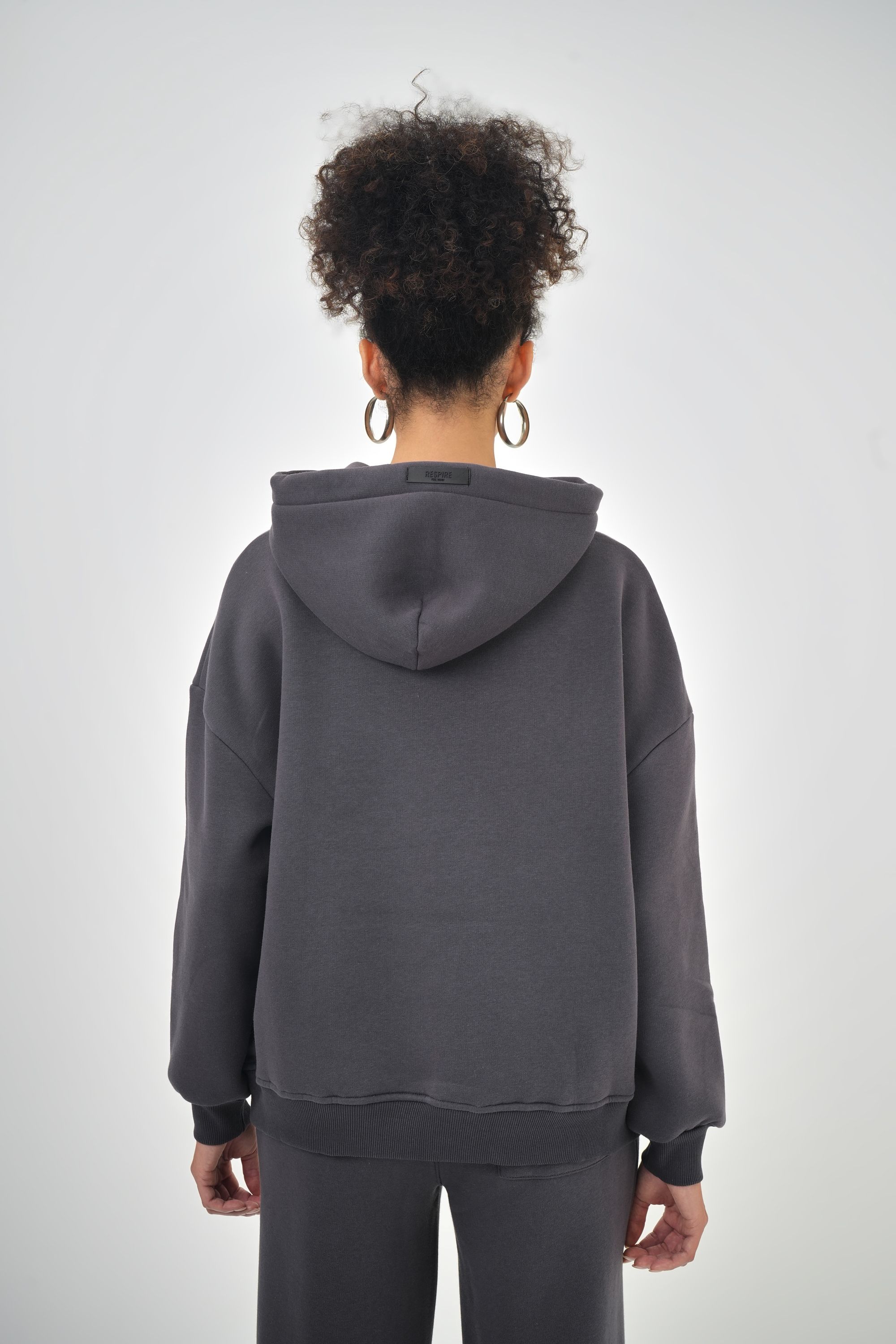 Kadın Kanguru Cepli Kapüşonlu Basic Oversize Hoodie - Füme